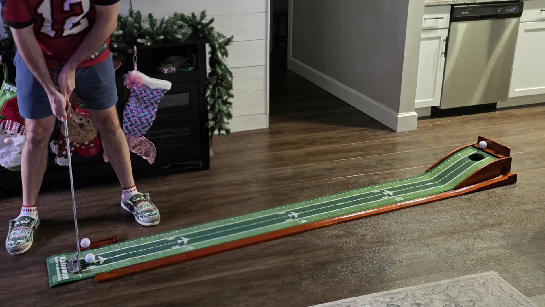 Putting Green Indoor Golf Putting Mat - Easy to Assemble with Automatic Ball Return, Wrinkle-Free Close to Real Green Speed, Suitable for Office, Recreation Room, Patio - Ideal Gift customer photo 1