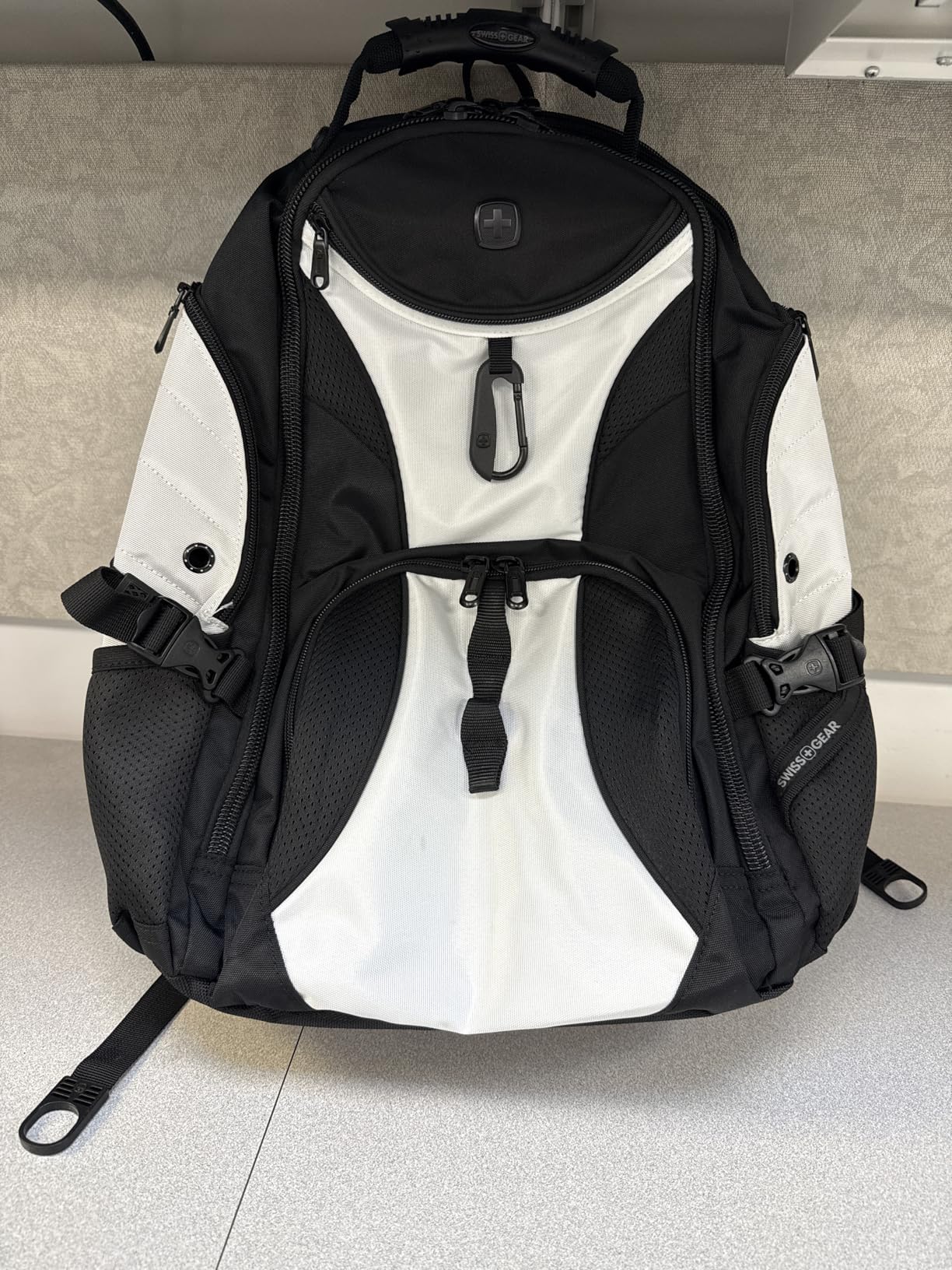 SWISSGEAR 1900 ScanSmart TSA Laptop Backpack Fits 17 Inch Laptop with RFID Protection and Tablet Pocket, Olive Branch, 19-Inch customer photo 1