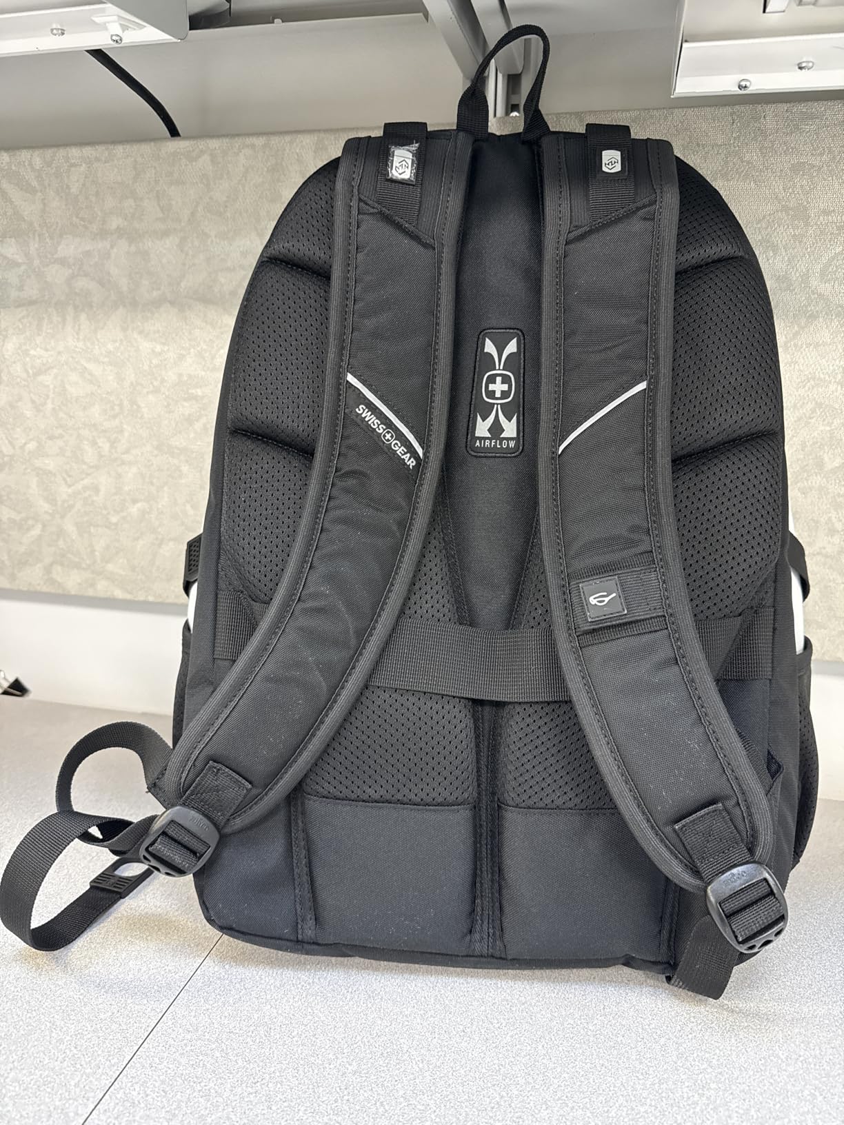 SWISSGEAR 1900 ScanSmart TSA Laptop Backpack Fits 17 Inch Laptop with RFID Protection and Tablet Pocket, Olive Branch, 19-Inch customer photo 2