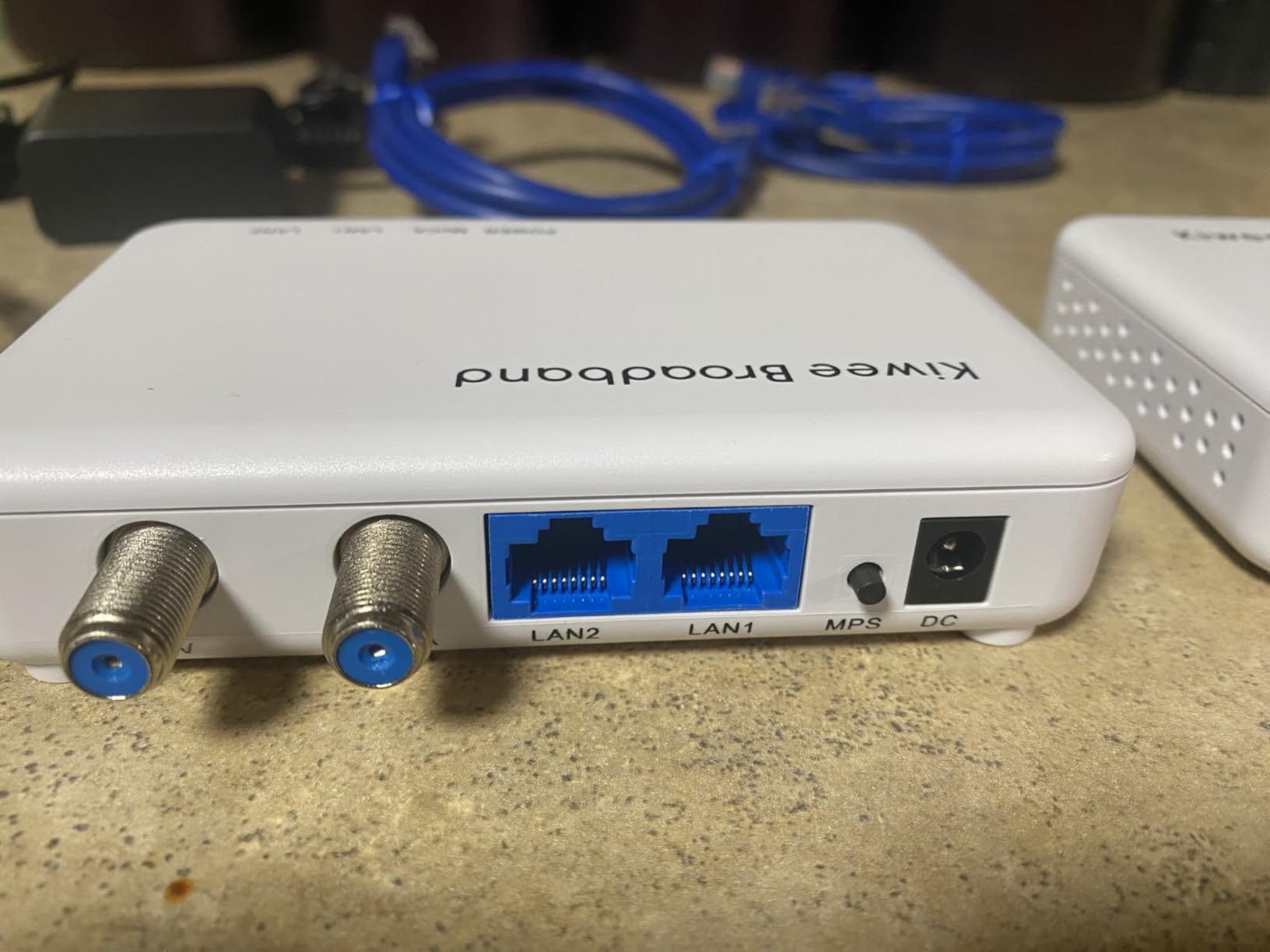 Kiwee Broadband MoCA 2.5 Adapter with Dual 2.5GbE Ports (2-Pack) | High-Speed Ethernet Over Coaxial | 2.5Gbps Wired LAN for Streaming, Gaming, Mesh WiFi | Includes Coax & Ethernet Cables | KB-M3-02 customer photo 2