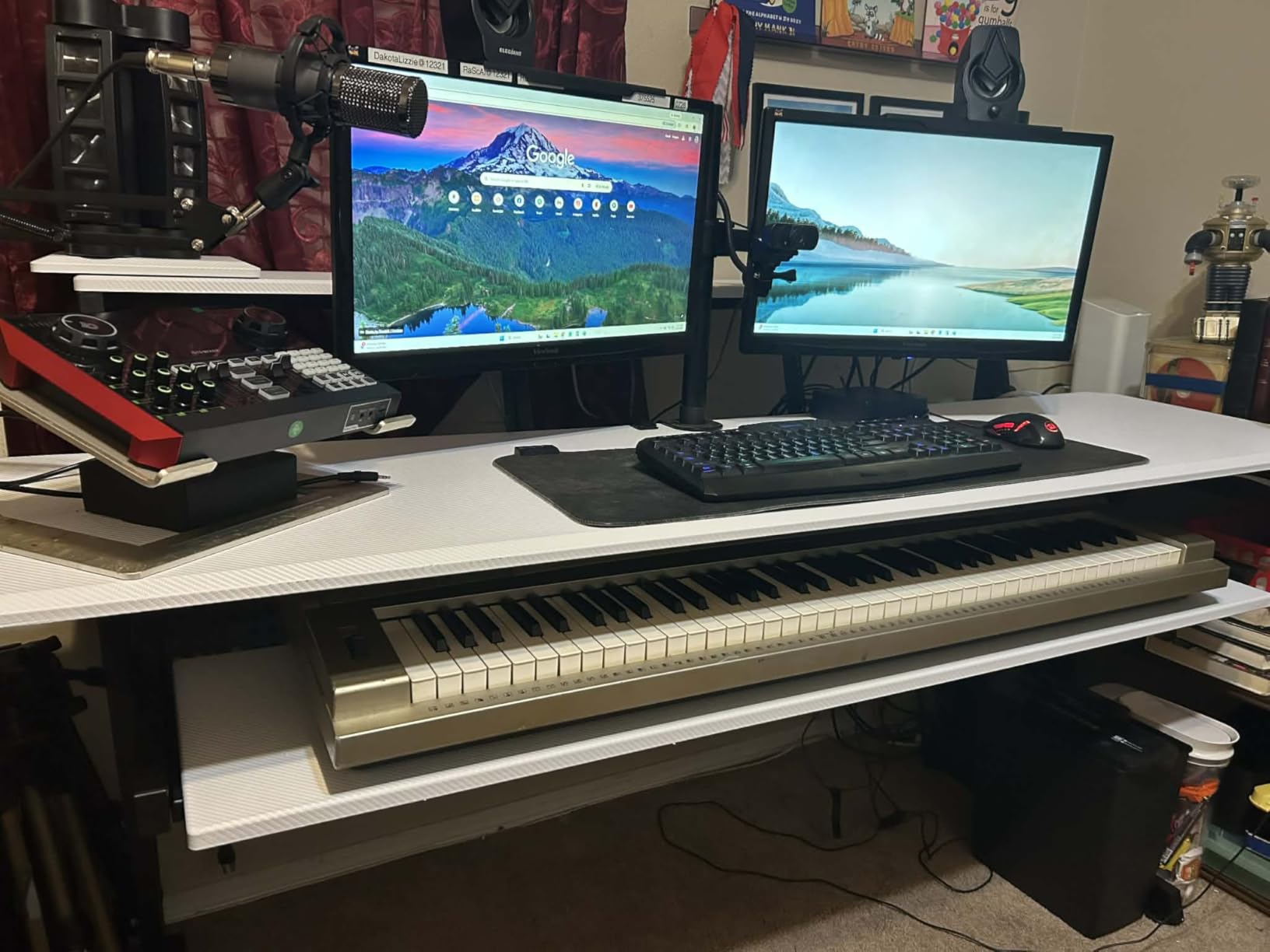 Acme Saida MDF Wood and Metal Rectangular Music Desk in Black and Muted Gold customer photo 1