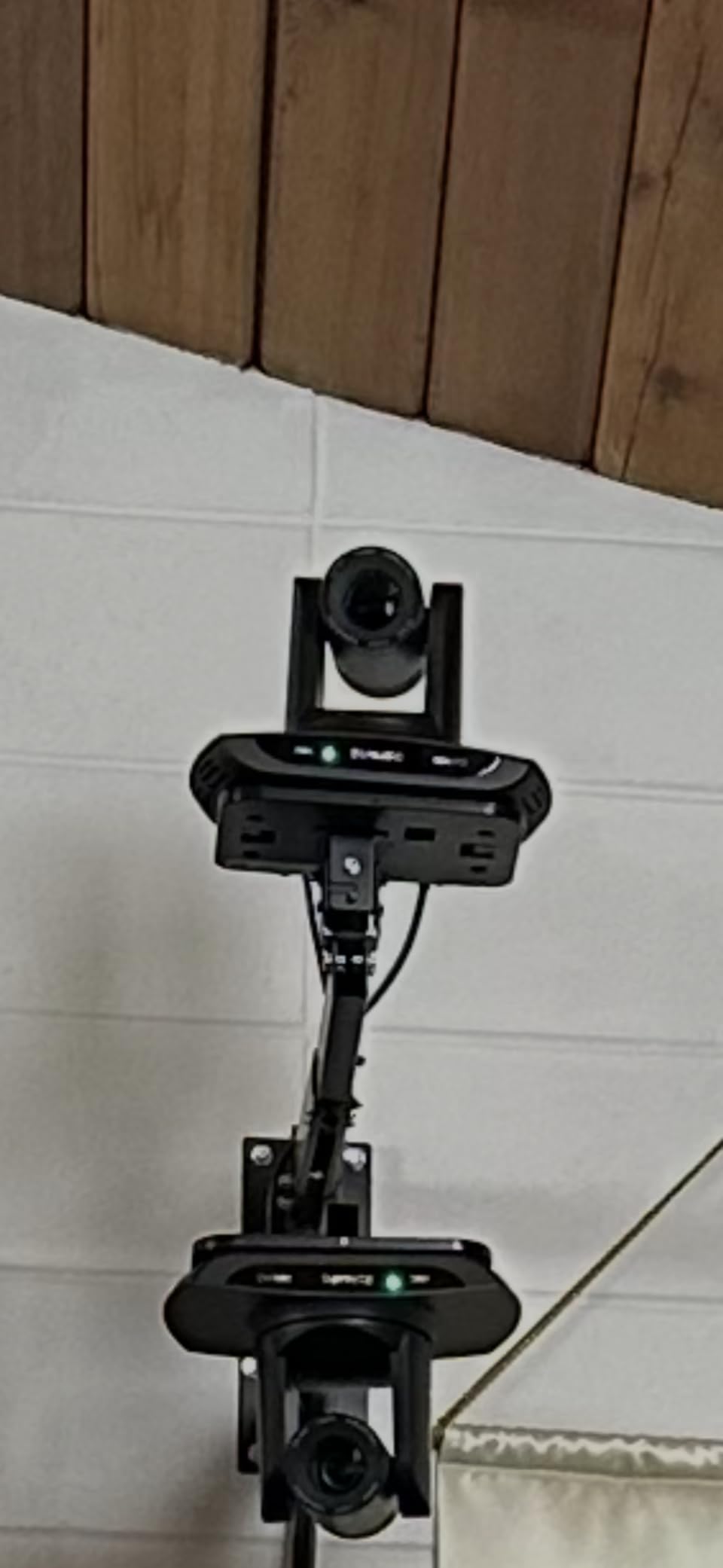 Mount-It! Projector Ceiling Mount and Wall Mount with Adjustable Arm, Universal Projector Mount for LCD/DLP Projectors, Flush Mount Option, Built-in Cable Management, 40lb Capacity, Black customer photo 1