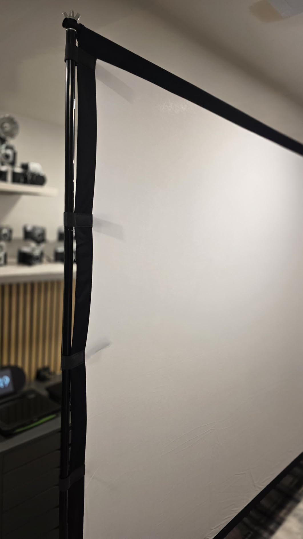 Outdoor Projector Screen with Stand - 120 inch Portable Projector Screens Indoor Outdoor Projector Screen 16:9 4K HD Outdoor Movie Screen with Carry Bag,Enjoy Home Theater Projection Screen customer photo 1