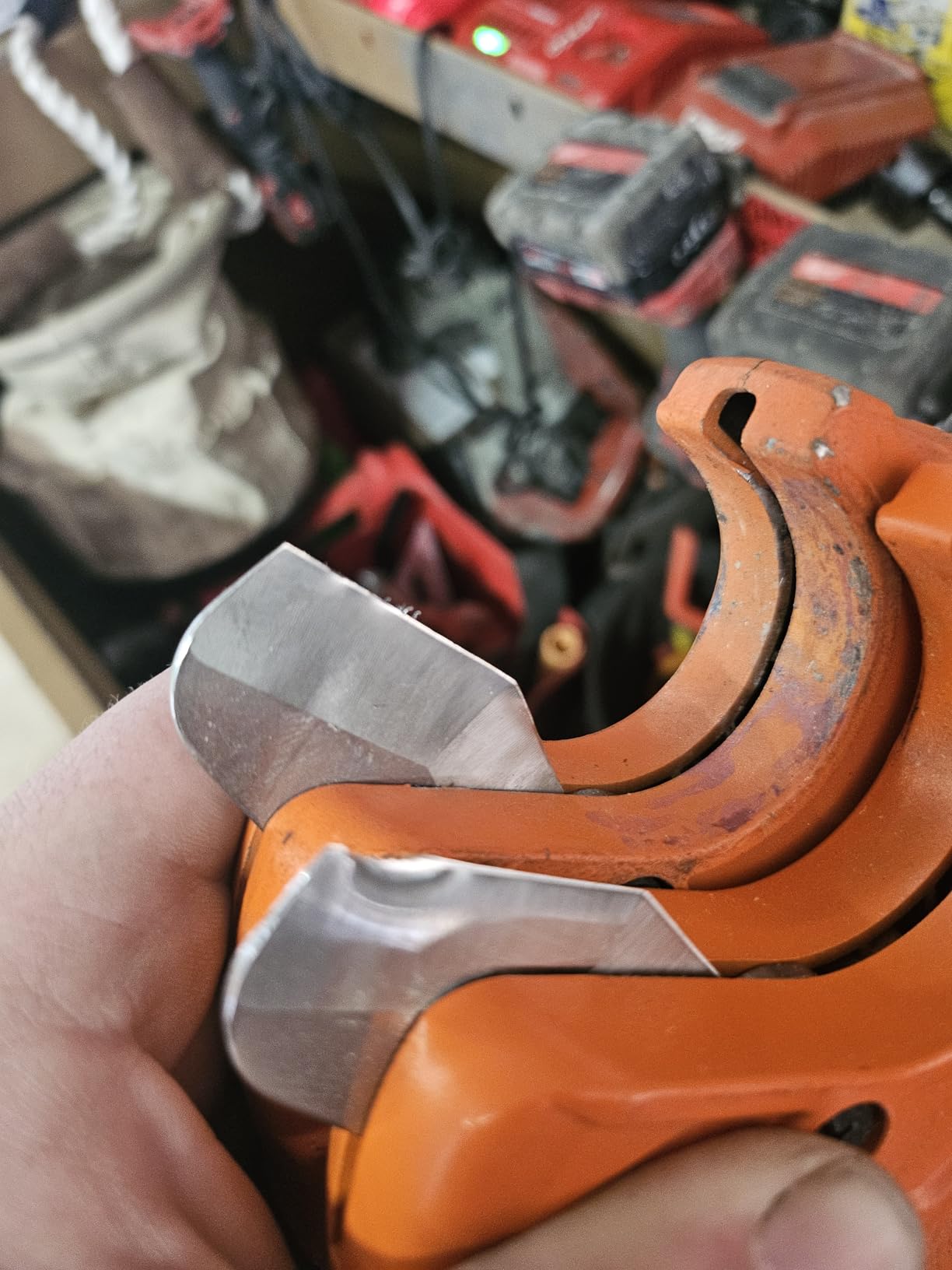 Klein Tools 50063 Ratcheting PVC Pipe Cutter, Cuts 1-1/4-Inch I.D. PVC, CPVC, PEX Pipes, One-Handed Operation, Replaceable Blades customer photo 2