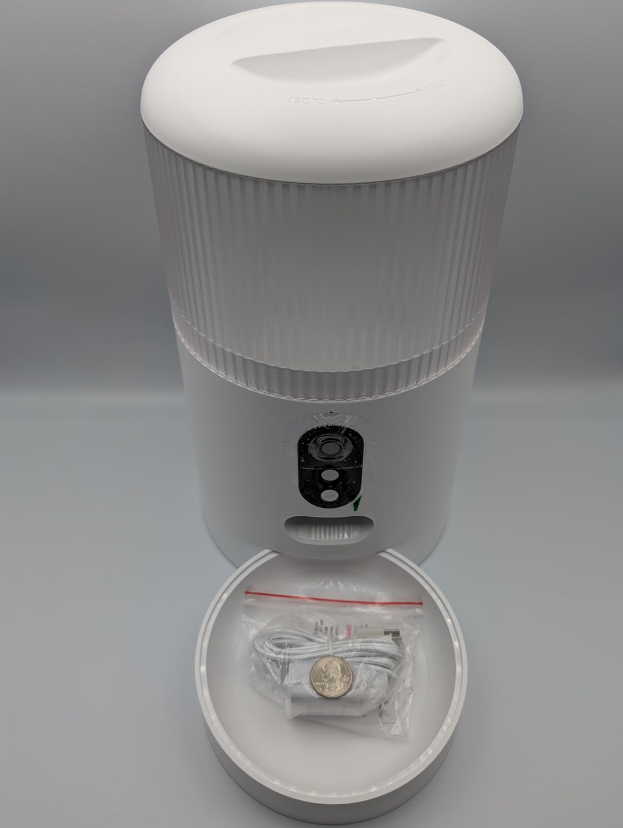 Energizer Smart Pet Treater with 2K Video Camera, 2-Way Audio, Night Vision, 5 Ghz & 2.4 Ghz Dual Band Wi-Fi, Motion Tracking, Recorded Messages, Dogs & Cats Remote Feeding, Cloud/MicroSD Card Storage customer photo 1