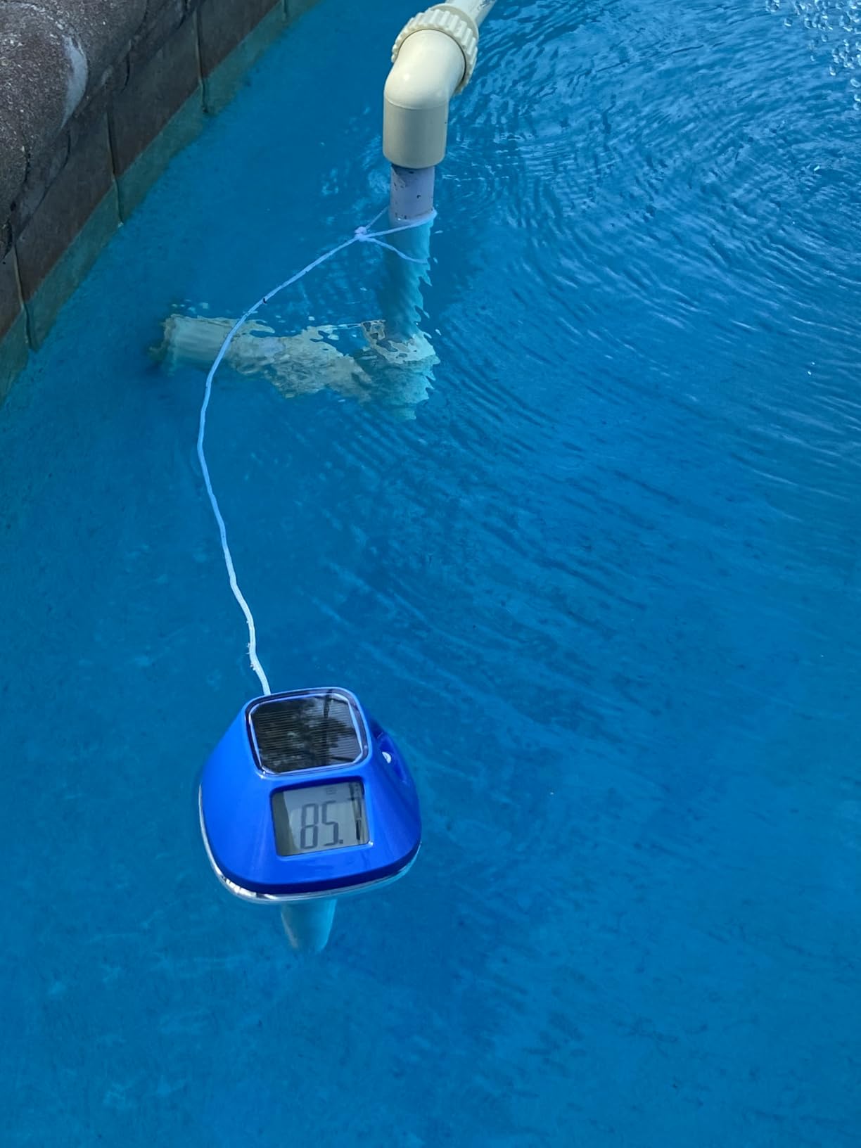 2026 Next-Gen Solar Pool Thermometer Floating Easy Read, Digital Pool Thermometer with Extra-Large Backlit LCD Screen & Rope, IP68 Waterproof Pools Water Temperature Gauge for Hot Tub, Spa customer photo 1
