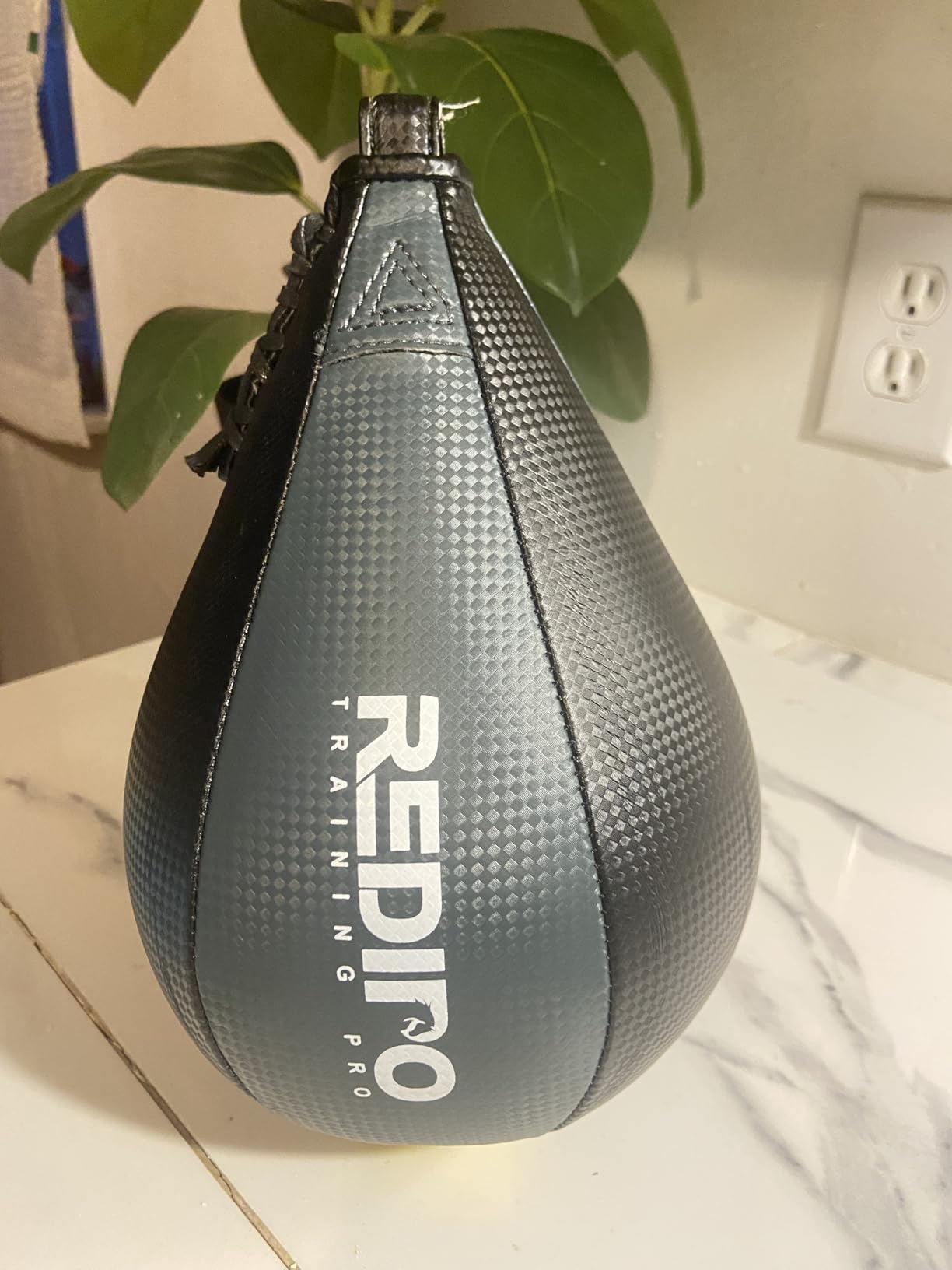 Boxing Speed Bag - PU Leather Speed Punching Ball for Boxing, MMA Training Speed Ball Reflex Ball customer photo 2