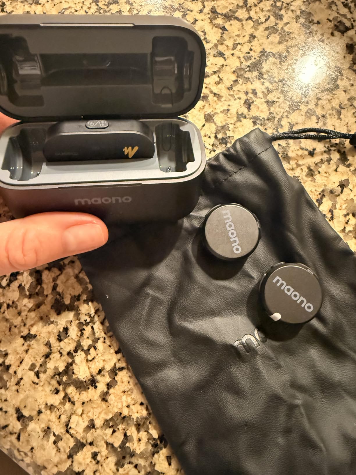 MAONO Wireless Lavalier Microphone for iPhone 17/16/15/Android/Tablet, USB C Mini Mic with 48KHz 24Bit, 300m Range, Voice Filter, Noise Cancellation, 30H Use for Video Recording, Streaming - Wave T5 customer photo 1