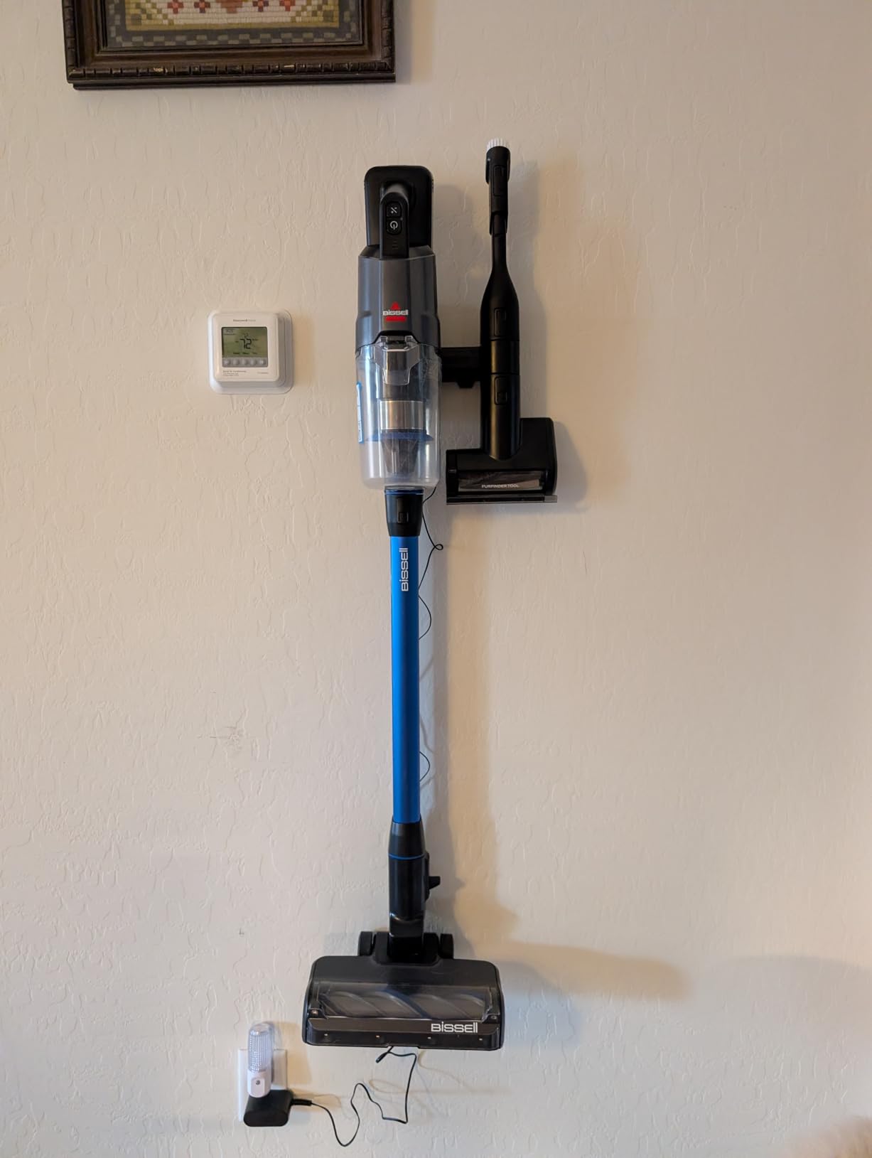 Bissell PowerClean FurGuard 280W Self-Standing Cordless Vacuum w/Self-Cleaning Brush Roll, Strong Suction, Removeable Battery, Wall Mount, Upholstery Tool & Bright Headlights customer photo 1