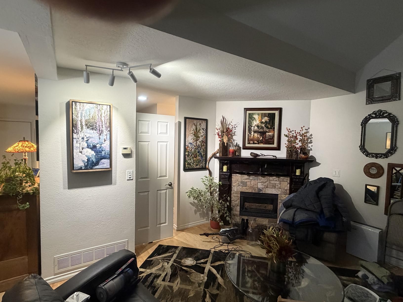 5Color LED Track Lighting Kit 4 Lights Dimmable 48W Track Light,Zoomable15°/24°/36°/45°/60°-2700K/3000K/3500K4000K/5000K,Track Lighting for Accent Task Kitchen,Lumen 4800 (Black) customer photo 1