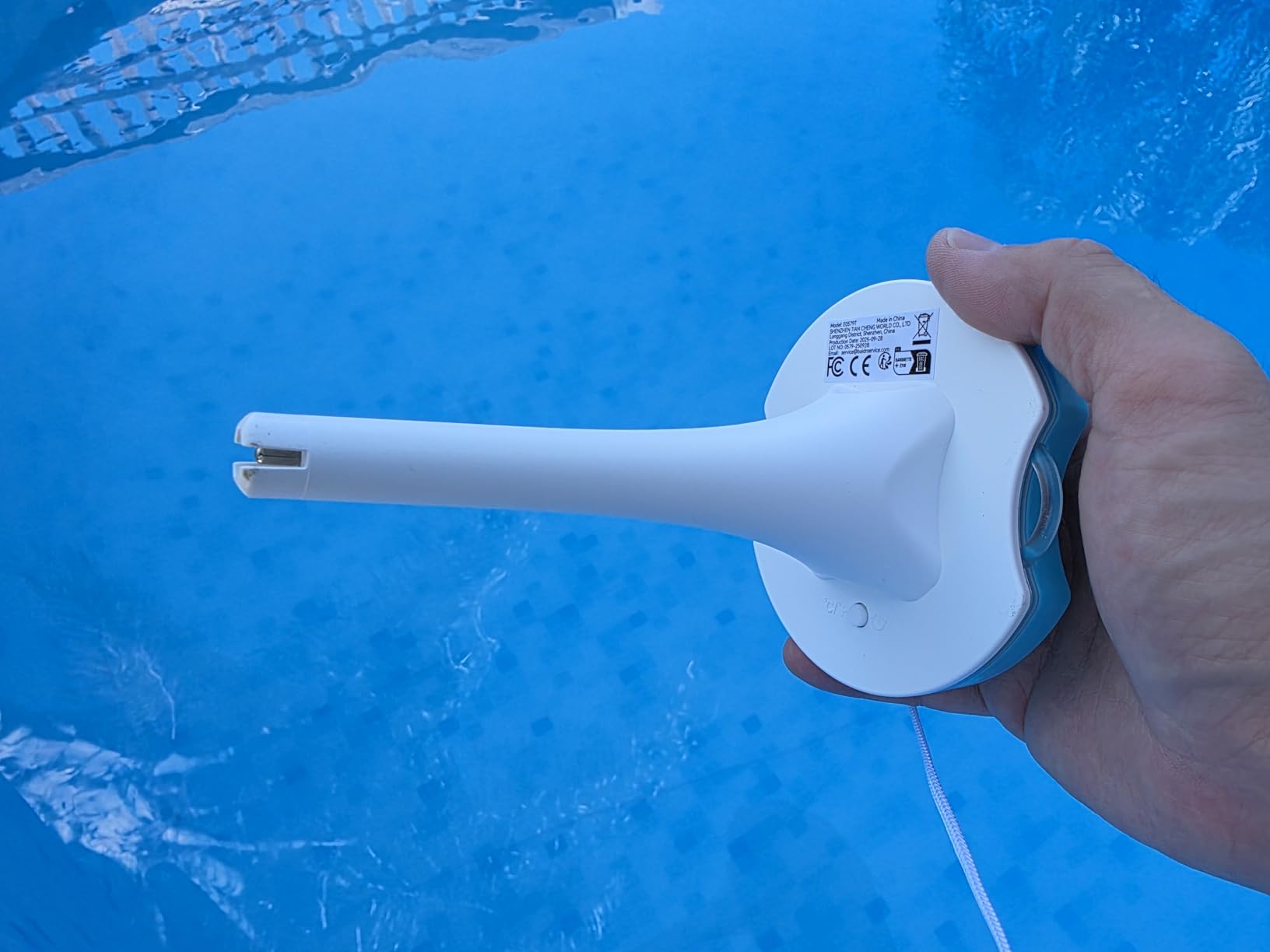 BALDR Pool Thermometer Floating Easy Read, Solar Digital Pool Thermometer with Dual Large Screens, IPX7 Water Temperature Gauge for Inground Above Ground Pools & Spas (Darkblue) customer photo 1