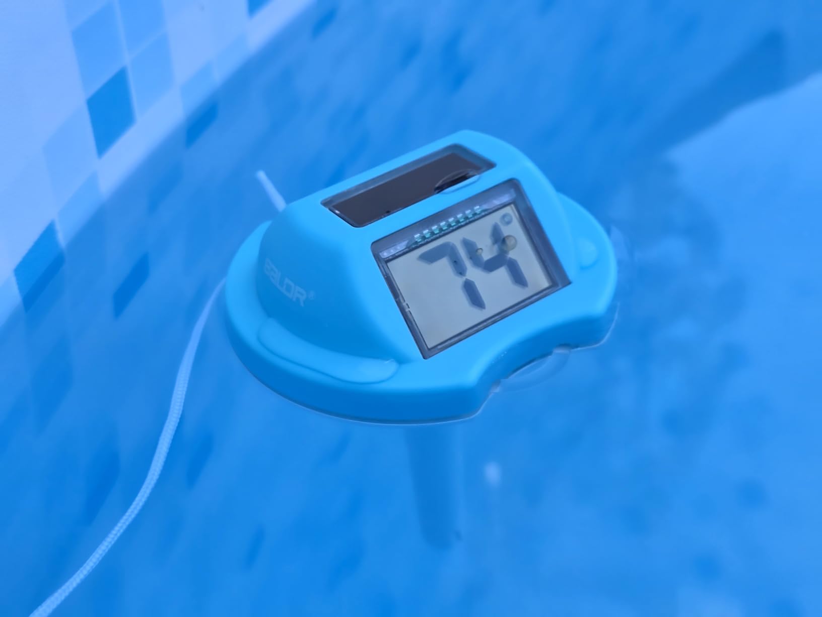 BALDR Pool Thermometer Floating Easy Read, Solar Digital Pool Thermometer with Dual Large Screens, IPX7 Water Temperature Gauge for Inground Above Ground Pools & Spas (Darkblue) customer photo 2