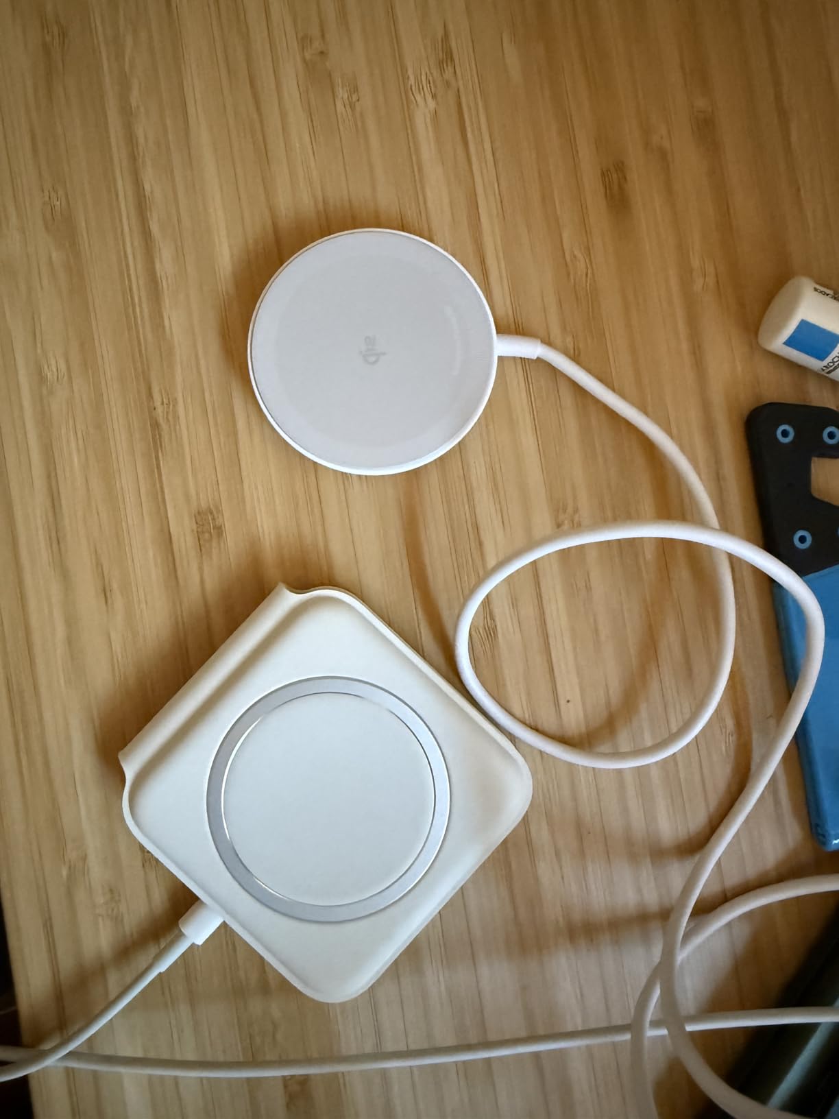 Anker Zolo Magnetic Wireless Charger, 2-Pack Qi2 Certified 15W MagSafe-Compatible Wireless Charging Pad, for iPhone 17/16/15/14/13 Series, AirPods, and More (Not for Pixel, Adapter Not Included) customer photo 2