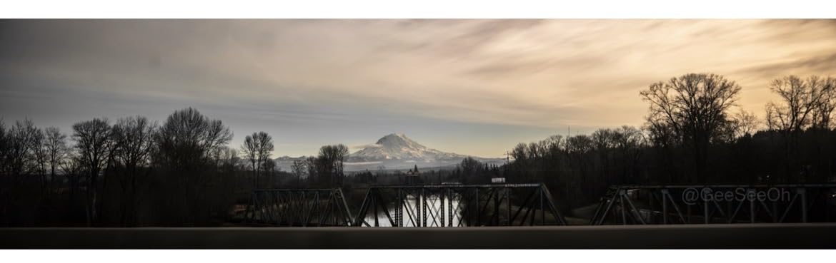 Sirui 40mm T1.8 1.33X Anamorphic Lens, S35 Autofocus Lens for E Mount Cameras, A6500, A6700, FX3/30, ZV-E Series, A7 Series, A9/9II (Blue Flare) customer photo 1