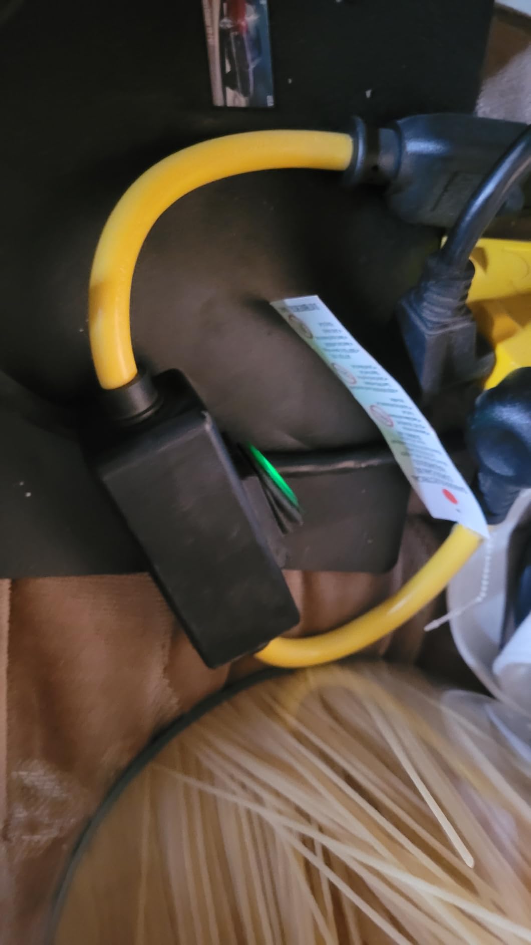 AFERIY 2048Wh Portable Power Station 2400W (Peak 4800W),P210 LiFePO4 Battery Generator,AC Fast Charging, 12V/25A XT60 DC output port,UPS Power Outages,Home Backup,Camping customer photo 2