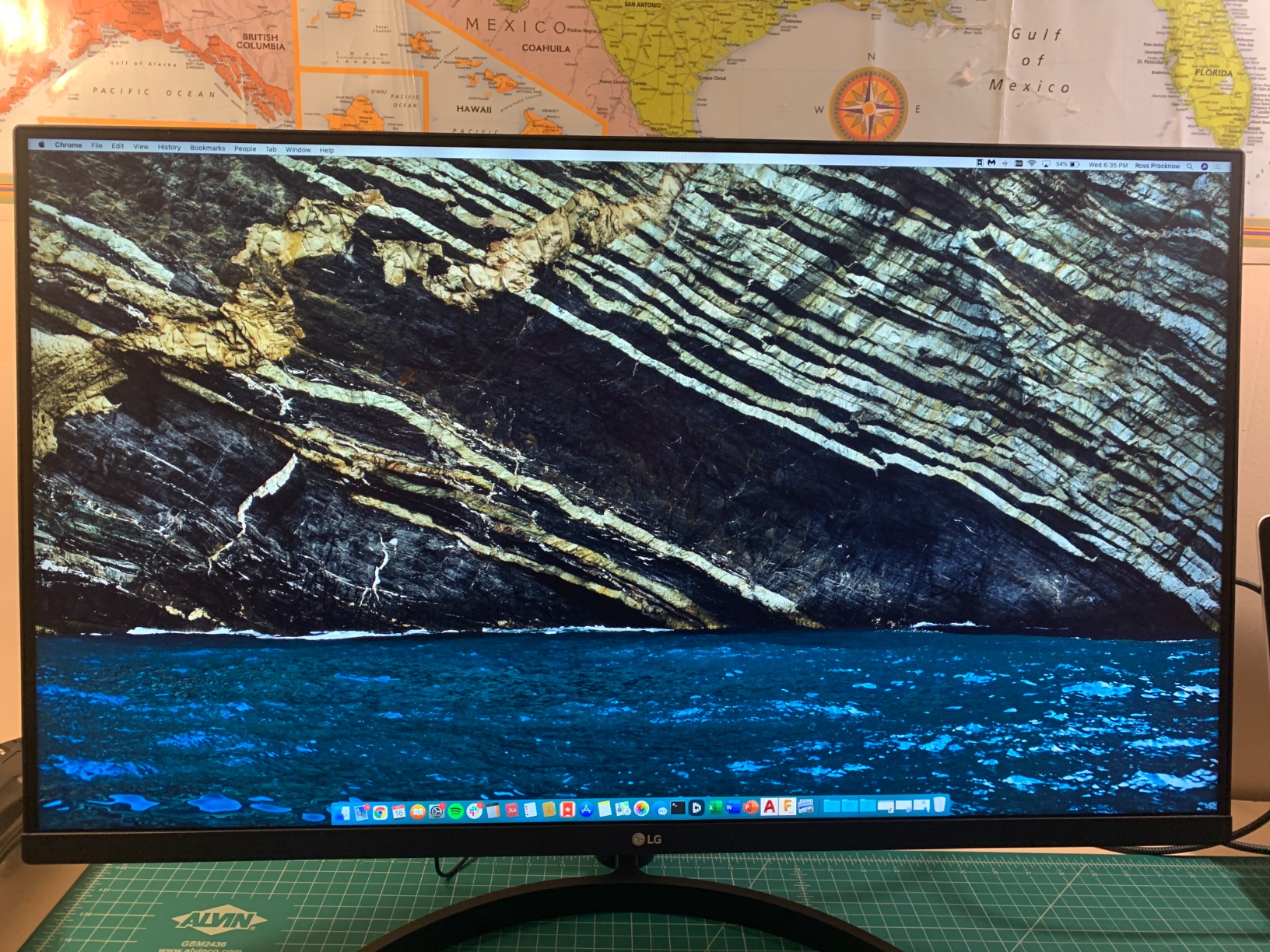 LG 32U631A-B 32-inch QHD (2560 x 1440) IPS Computer Monitor, 100Hz, 5ms, HDR10, Reader Mode, Flicker Safe, HDMI, USB Type-C 15W PD, Black customer photo 2