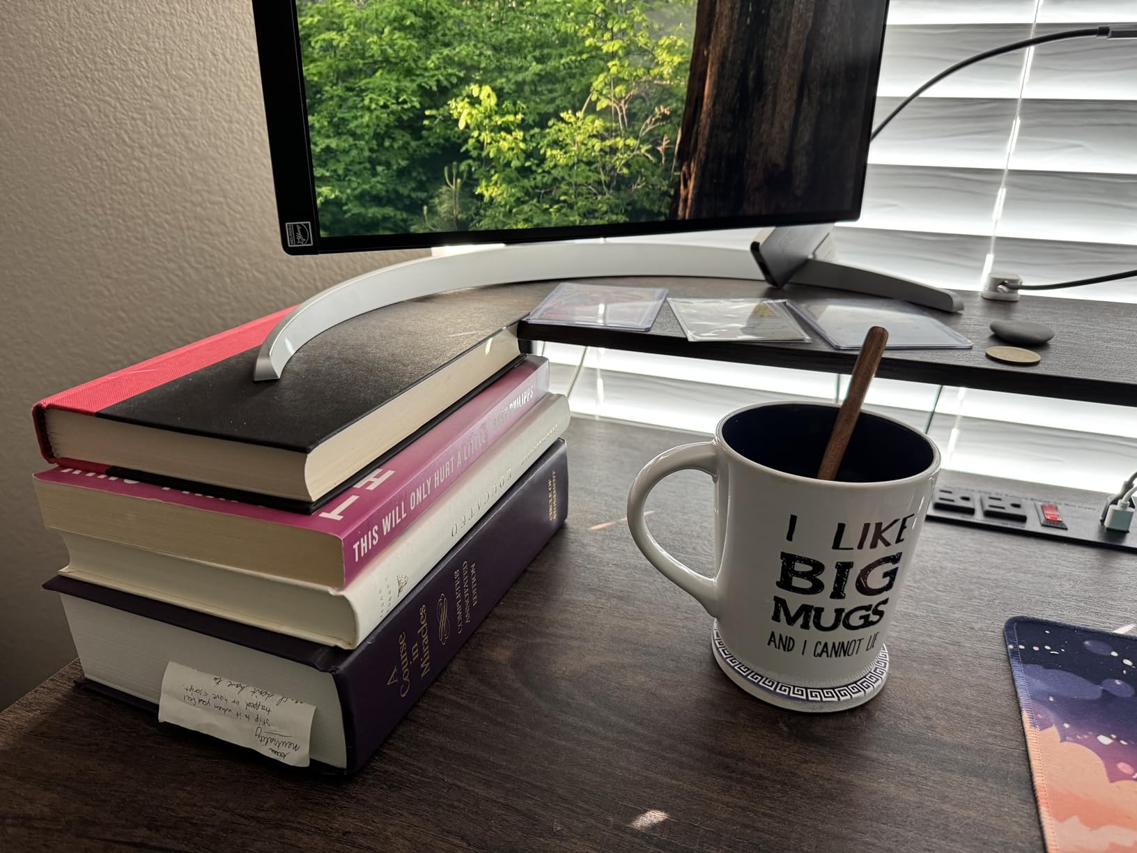 LG 27UP650K-W 27-inch Ultrafine 4K UHD (3840 x 2160) IPS Computer Monitor, 60Hz, 5ms, DisplayHDR 400, Reader Mode, Flicker Safe, HDMI, DisplayPort, Tilt/Height/Pivot Adjustable Stand, White customer photo 2