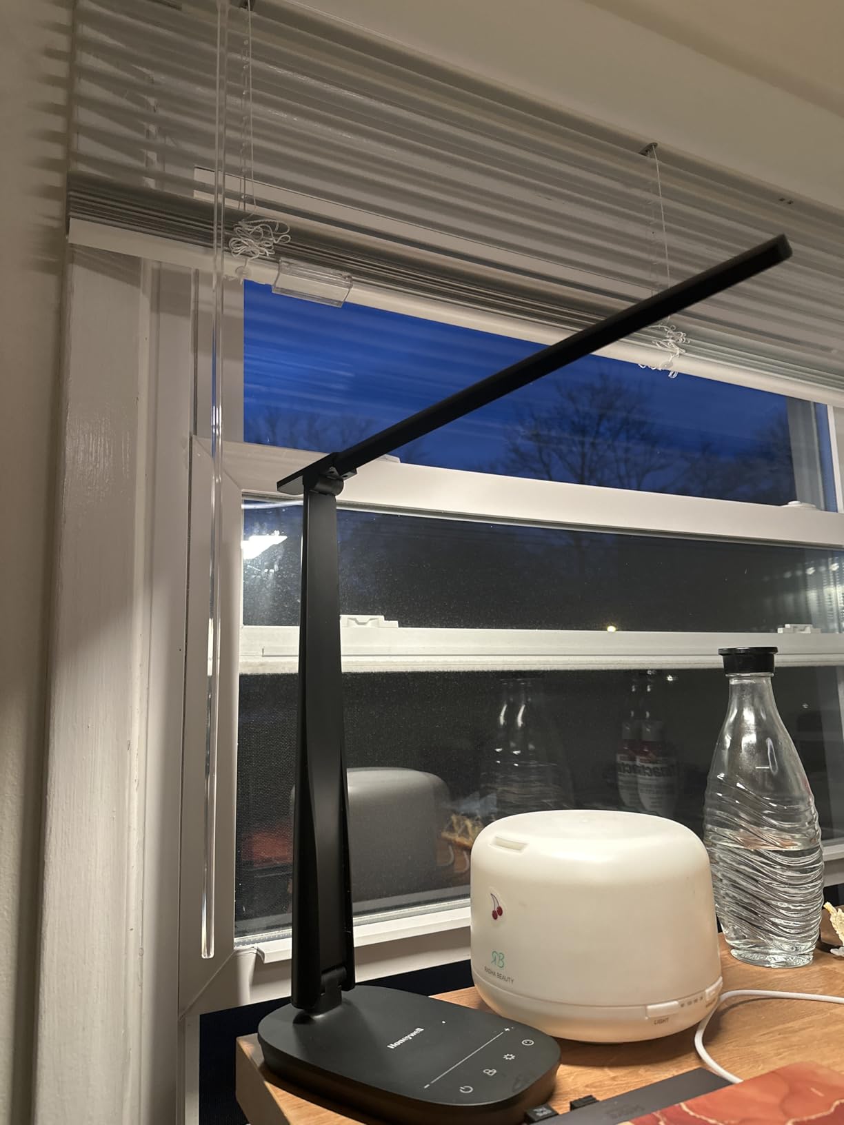 Honeywell LED Desk Lamp for Home Office, Eye-Caring Light with 4 Color Modes & Touch Control, USB A+C Charging Ports, Adjustable Rotating Head with Timer for Reading, Bedroom & Small Desks customer photo 1