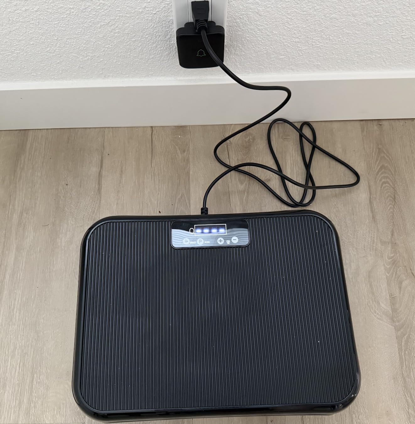 TISSCARE Vibration Plate Exercise Machine Mini Vibrating Plates for Lymphatic Drainage and Weight Loss, 400Lbs Capacity Full Body Power Shake Workout Platform for Home Cardio Fitness customer photo 2