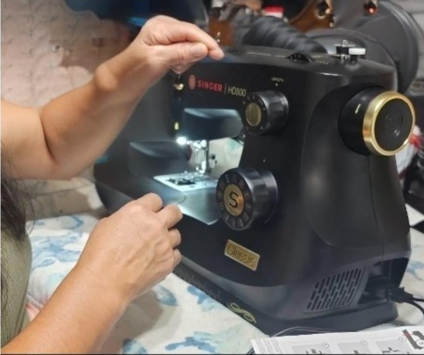 SINGER Special Edition Super Bundle | Vintage-Inspired Heavy Duty 500 Classic Sewing Machine Plus Carrying Case | Strong Motor, 23 Stitches, Metal Frame, LED, Needle Threader, Buttonhole, Accessories customer photo 1