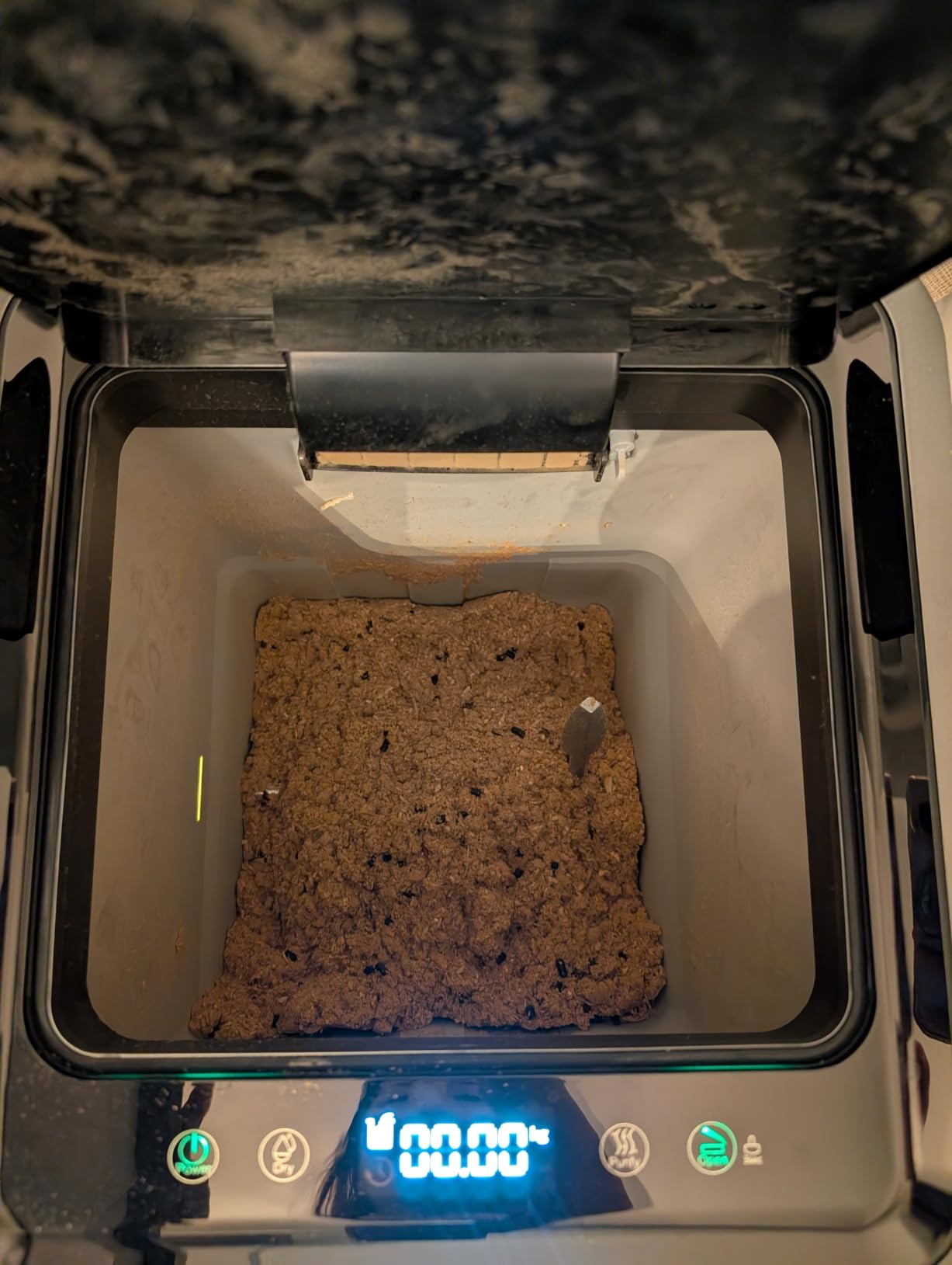 Reencle Gravity Electric Composter - 22L Kitchen Composter- Decomposes 3.3 lbs Daily, Odorless & Quiet Indoor Composting, Rapid Decomposition with All-New Compost Starter 2.0 + Booster Pack (Silver) customer photo 2