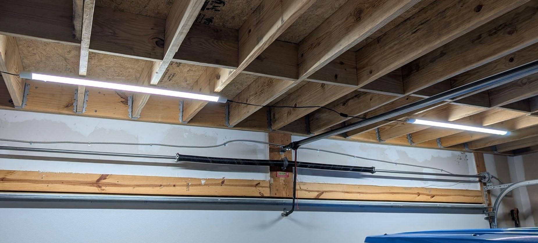 ALUSSO LED Shop Lights 4FT for Garage, 4800LM Super Bright, Adjustable 2700K-6500K Color Temperature, 120V, Warm to Cool Daylight Linkable Shop Lights for Workshop/Basement, ETL Listed, 2 Pack customer photo 1