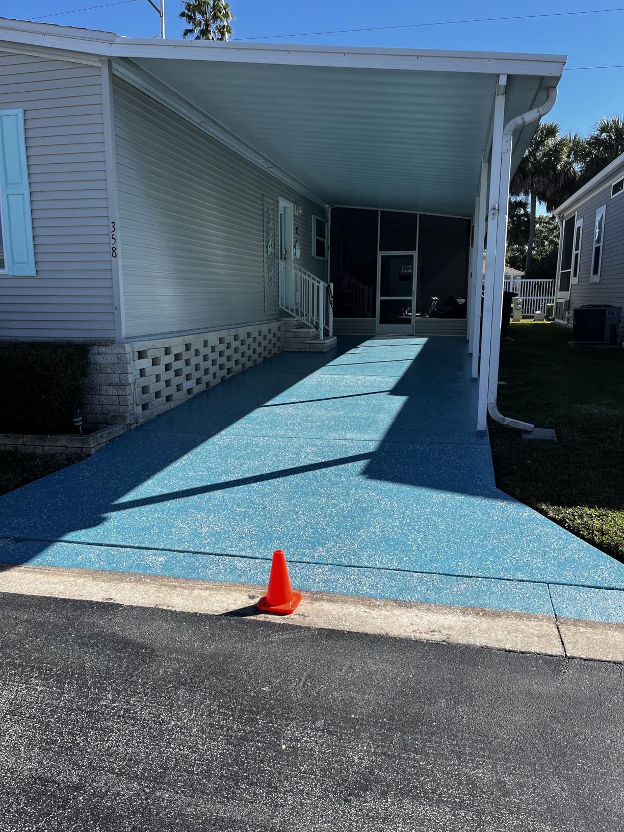 Rust-Oleum 320202 Concrete & Garage Clear Finish Topcoat, Gallon, Gloss Clear customer photo 2