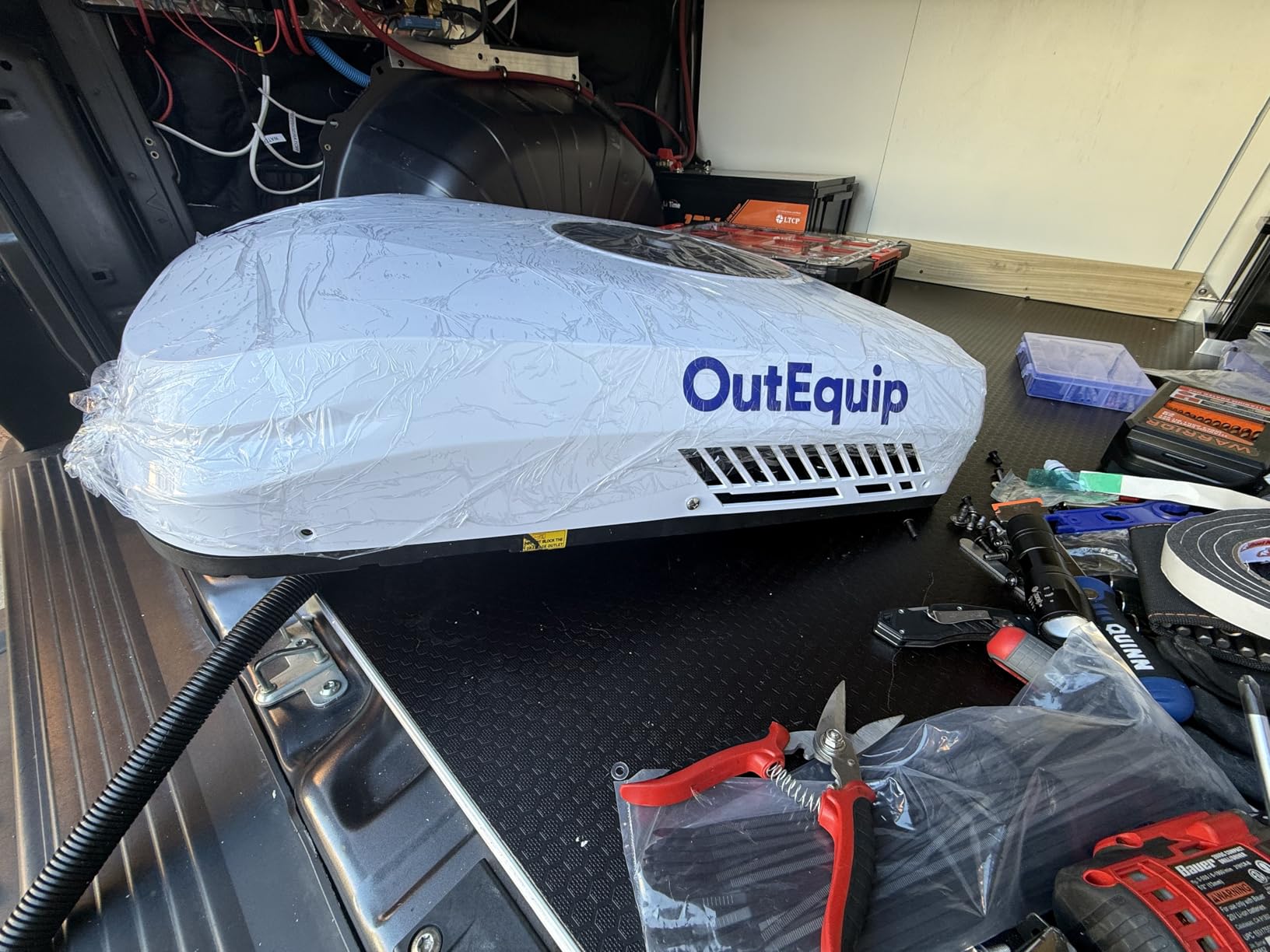 RV Air Conditioner, 12V 10000 BTU Rooftop Air Conditioner for RVs, Trucks, Vans, Campers, Tractor, Low Profile Quiet AC Unit, Battery Powered (w/heater) customer photo 2