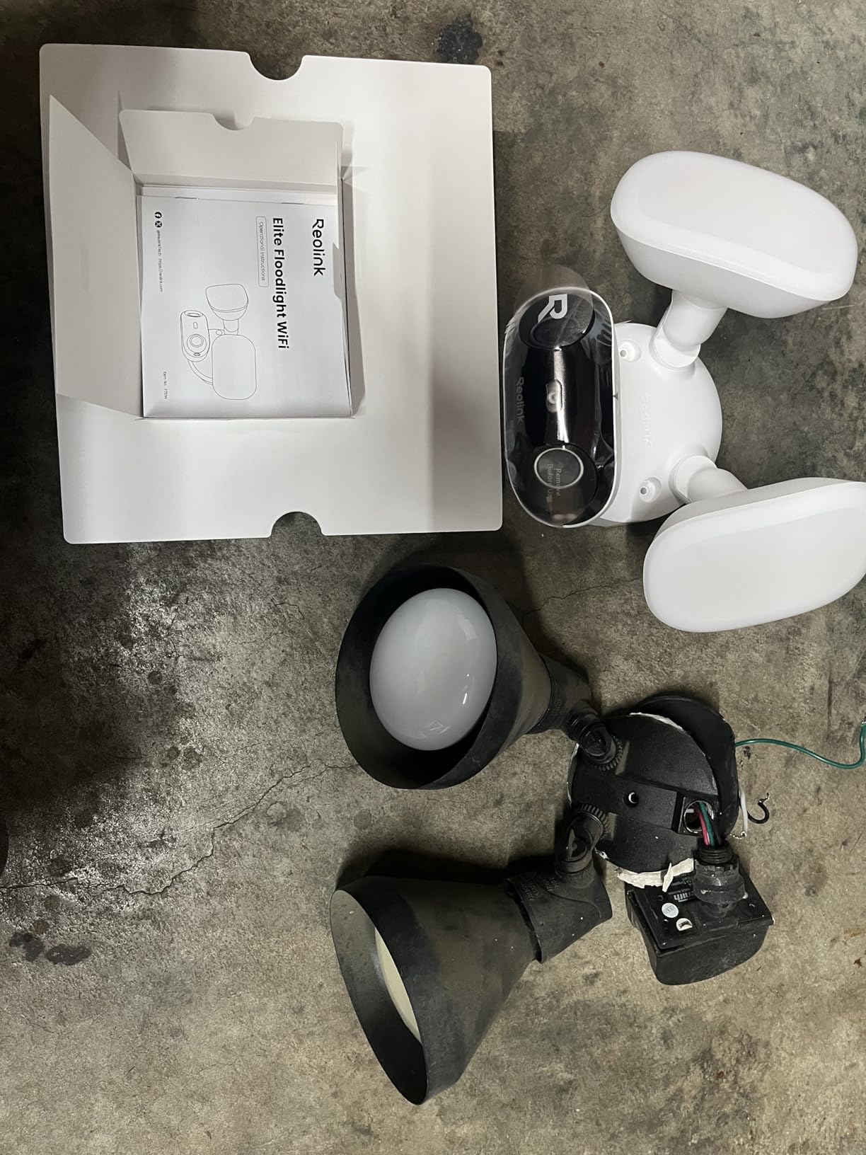 REOLINK Elite Floodlight WiFi, 4K 8MP 180° Panoramic Wired Floodlight Camera, Adjustable 3000 Lumens, Local AI Video Search, Dual-Band Wi-Fi 6, 24/7 Recording, No Monthly Fees, 100~240V AC Hardwired customer photo 1