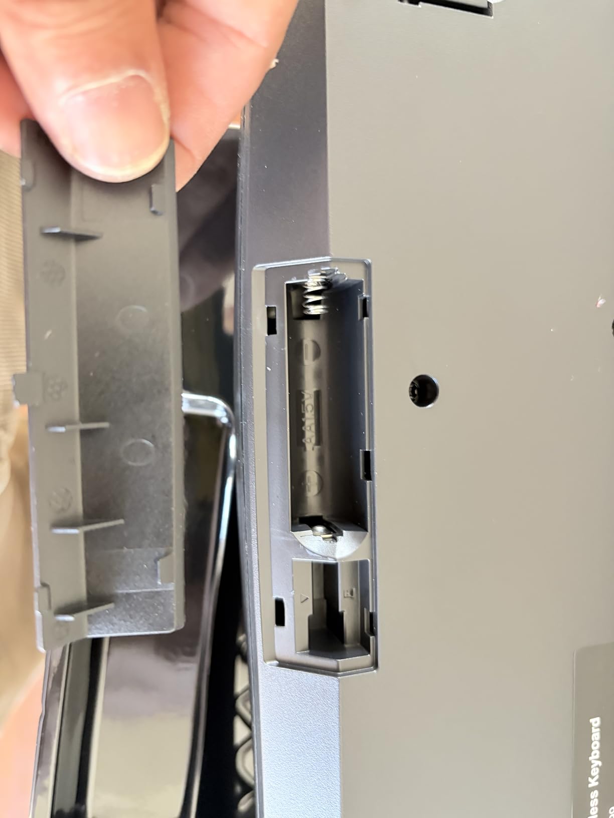 Wireless Keyboard and Mouse Combo, 2.4G Full Size Wave Keys Ergonomic Keyboard with Wrist Rest and 3-Level DPI Adjustable Wireless Ergonomic Mouse for Windows, Mac OS Desktop/Laptop/PC(Black) customer photo 2