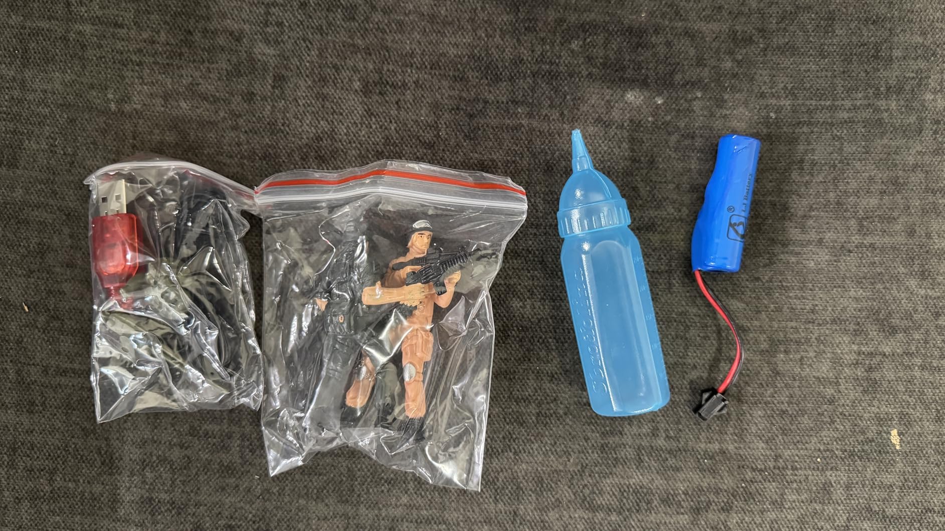 Supdex 1/24 RC Tank, Remote Control US M1A2 Abrams Army Model Tank with Sound Effects, Lights and Smoke, 2.4G Military Model Toy for Kids, Perfect Birthday for Boys 6+ Years Old customer photo 1