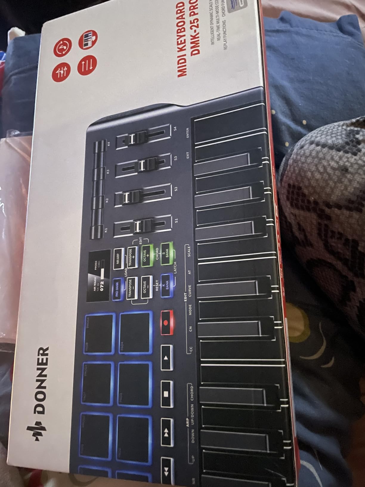 Donner DMK25 Pro MIDI Keyboard Controller, 25 Mini Key Portable USB-C MIDI Controller with 8 Drum Pads, OLED Display, Personalized Touch Bar, Music Production Software and 40 Teaching Courses, Green customer photo 2