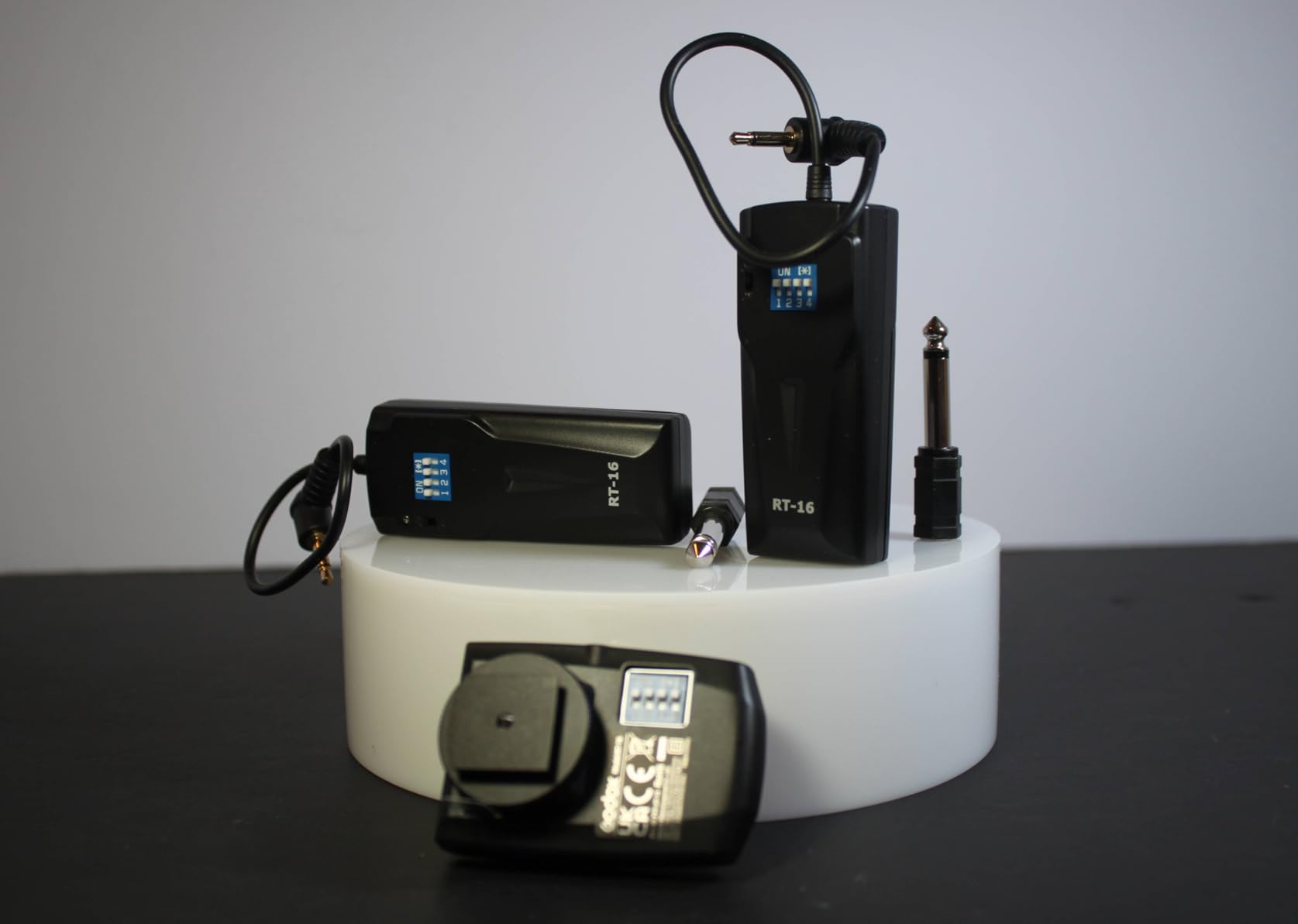 GODOX RT-16 Wireless Flash Trigger Set for Monolight Studio Strobe Flash, Basic Universal 433MHz 16 Channels 1 Transmitter 1 Receiver, Compatible with Canon Nikon Sony Fujifilm Olympus Pentax Camera customer photo 1