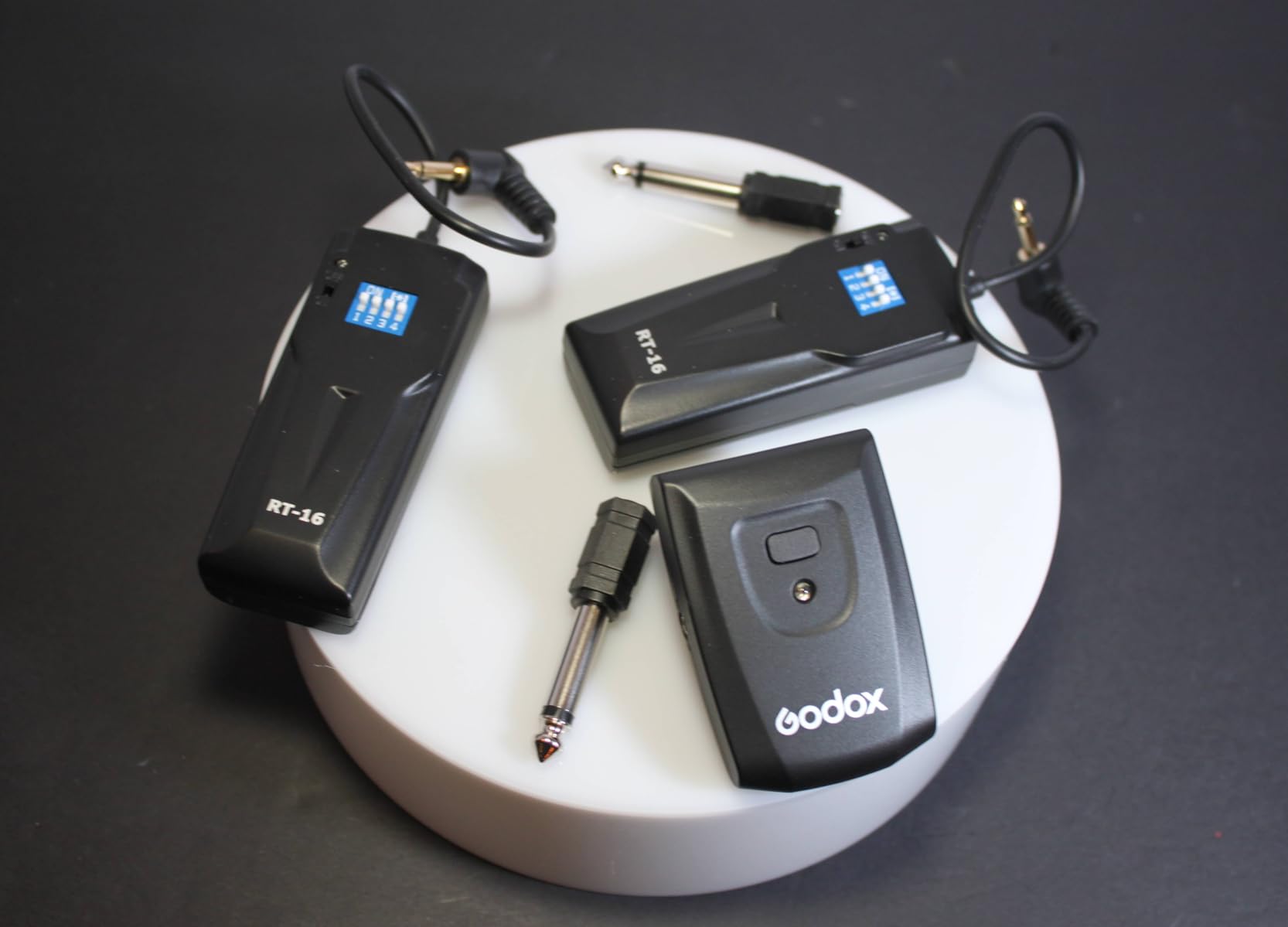 GODOX RT-16 Wireless Flash Trigger Set for Monolight Studio Strobe Flash, Basic Universal 433MHz 16 Channels 1 Transmitter 1 Receiver, Compatible with Canon Nikon Sony Fujifilm Olympus Pentax Camera customer photo 2