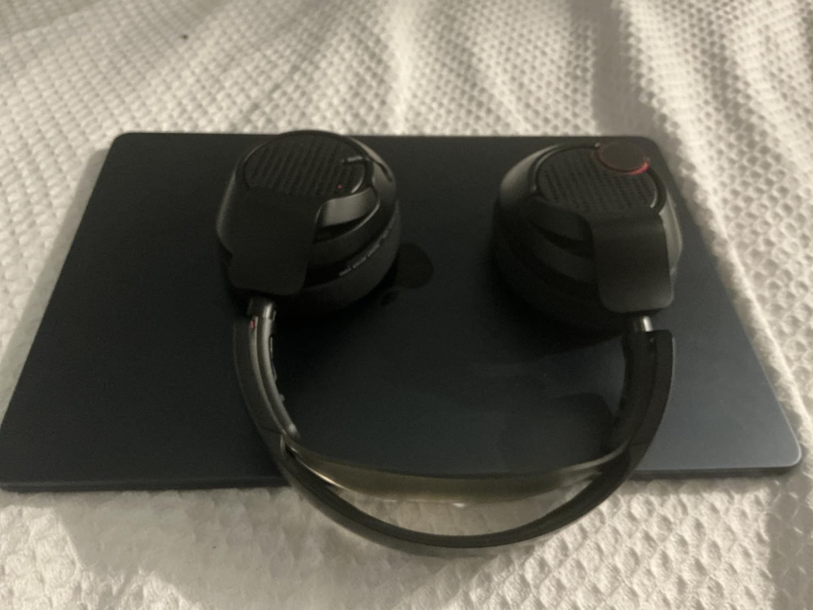 Apple 2025 MacBook Air 15-inch Laptop with M4 chip: Built for Apple Intelligence, 15.3-inch Liquid Retina Display, 16GB Unified Memory, 256GB SSD Storage, 12MP Center Stage Camera, Touch ID; Silver customer photo 1