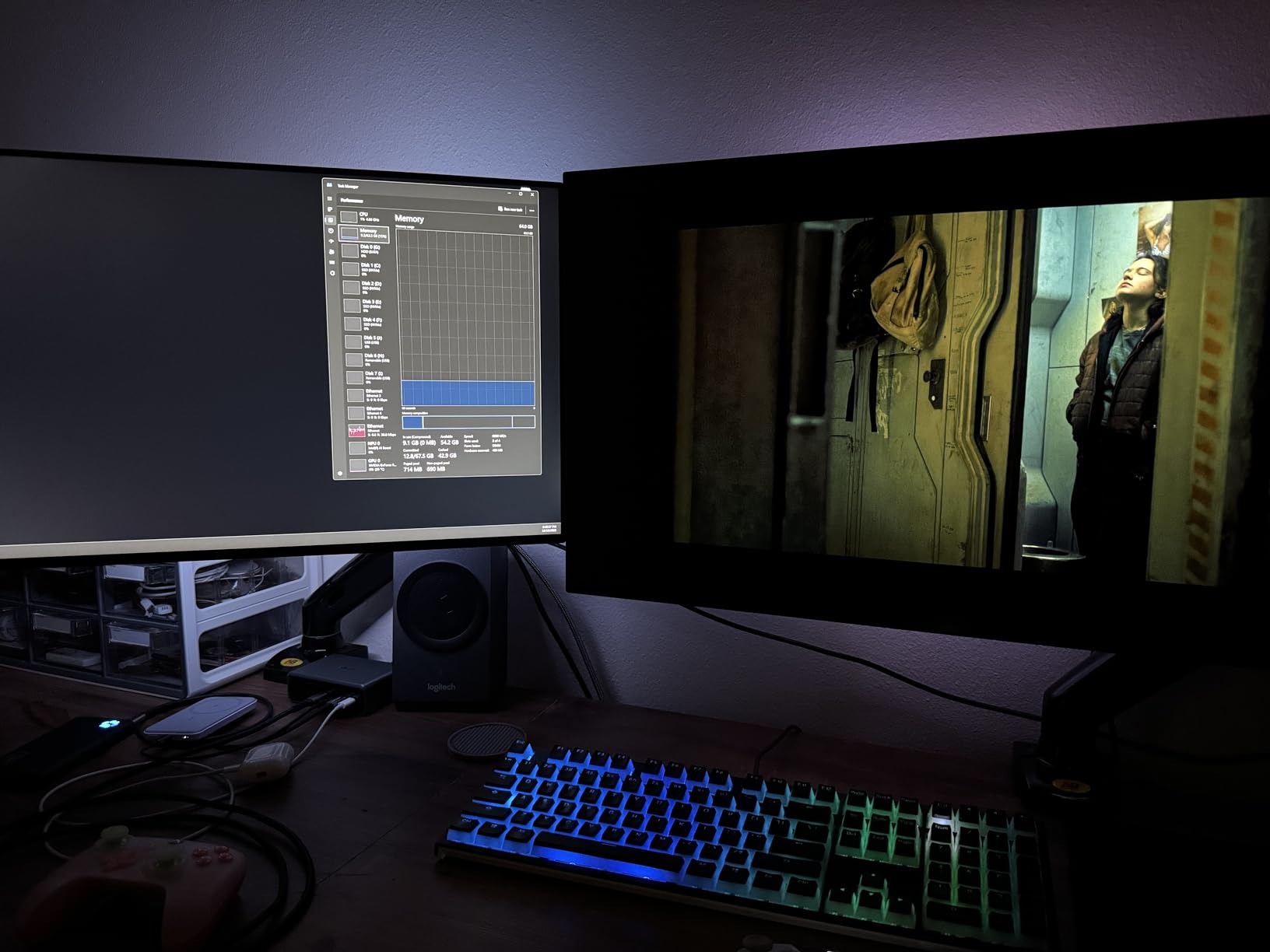 LG 32GX870A-B 32-inch Ultragear 4K UHD (3840 x 2160) OLED Gaming Monitor, Dual-Mode, 240Hz, 0.03ms, NVIDIA, AMD FreeSync Premium Pro, VESA DisplayHDR True Black 400, USB Type-C, DP2.1 customer photo 2