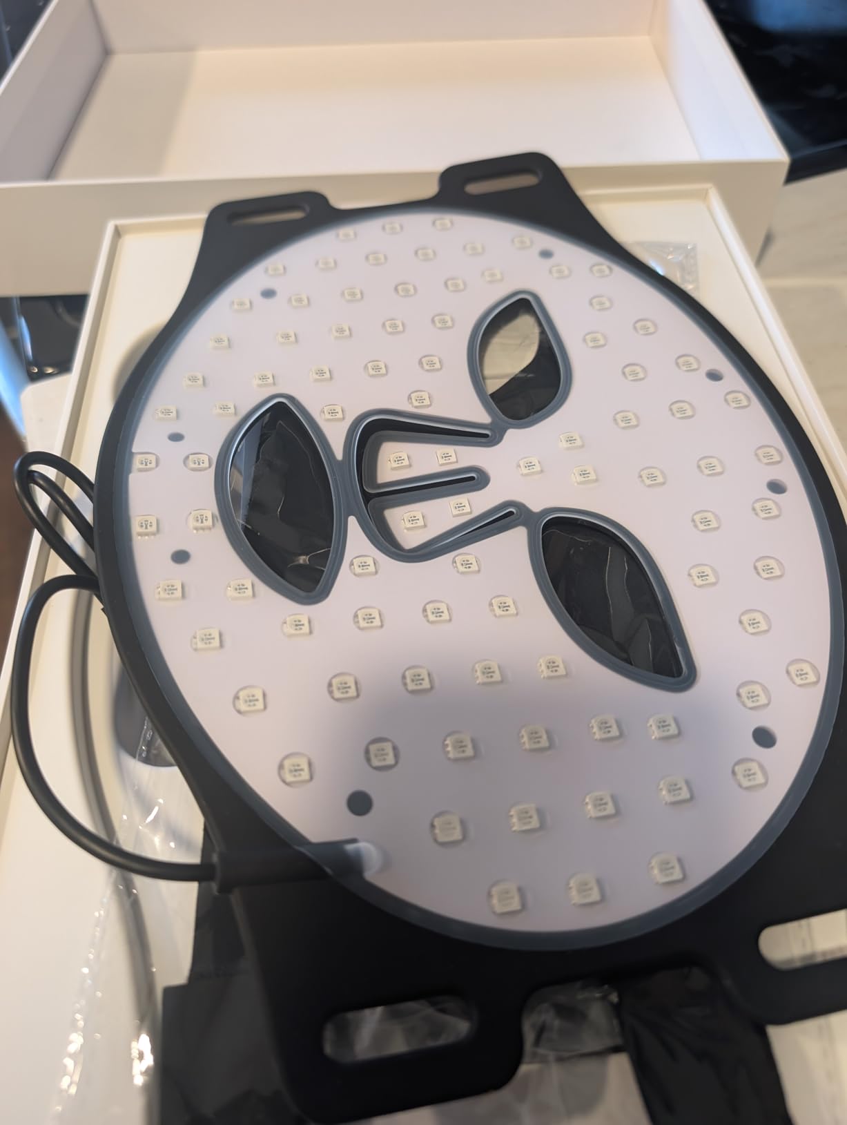 INIA Red Light Therapy Mask for Face - 4 Light Modes with 850nm NIR, Red & Blue LED Light Therapy, 2600mAh Rechargeable LED Face Mask for Radiant Glow at Home, Black customer photo 2