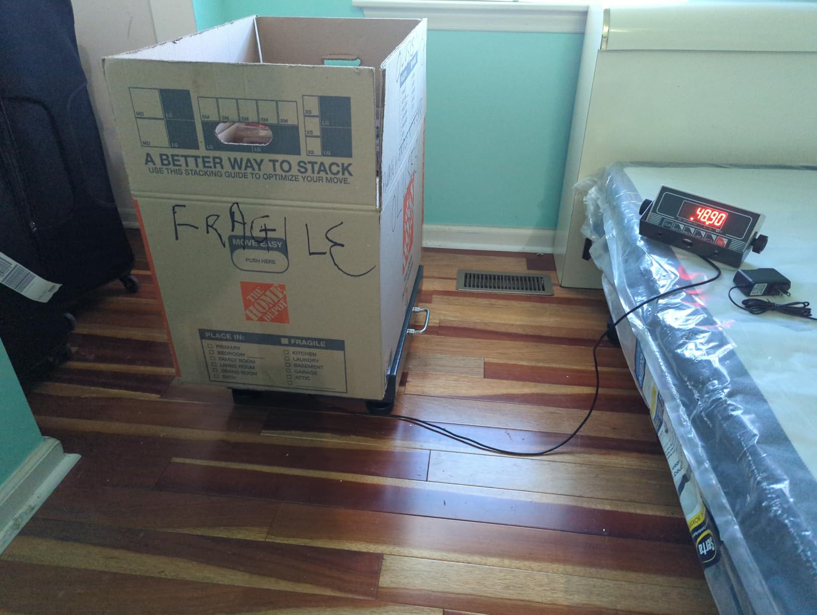 MEIYA Heavy Duty Shipping Scale, 660 lb Industrial Platform Scale for Packages, 0.1 lb Accuracy Postal Scale for Small Business & Warehouse with LB/KG, Counting, Tare & LCD, Lithium Battery & Adapter customer photo 1