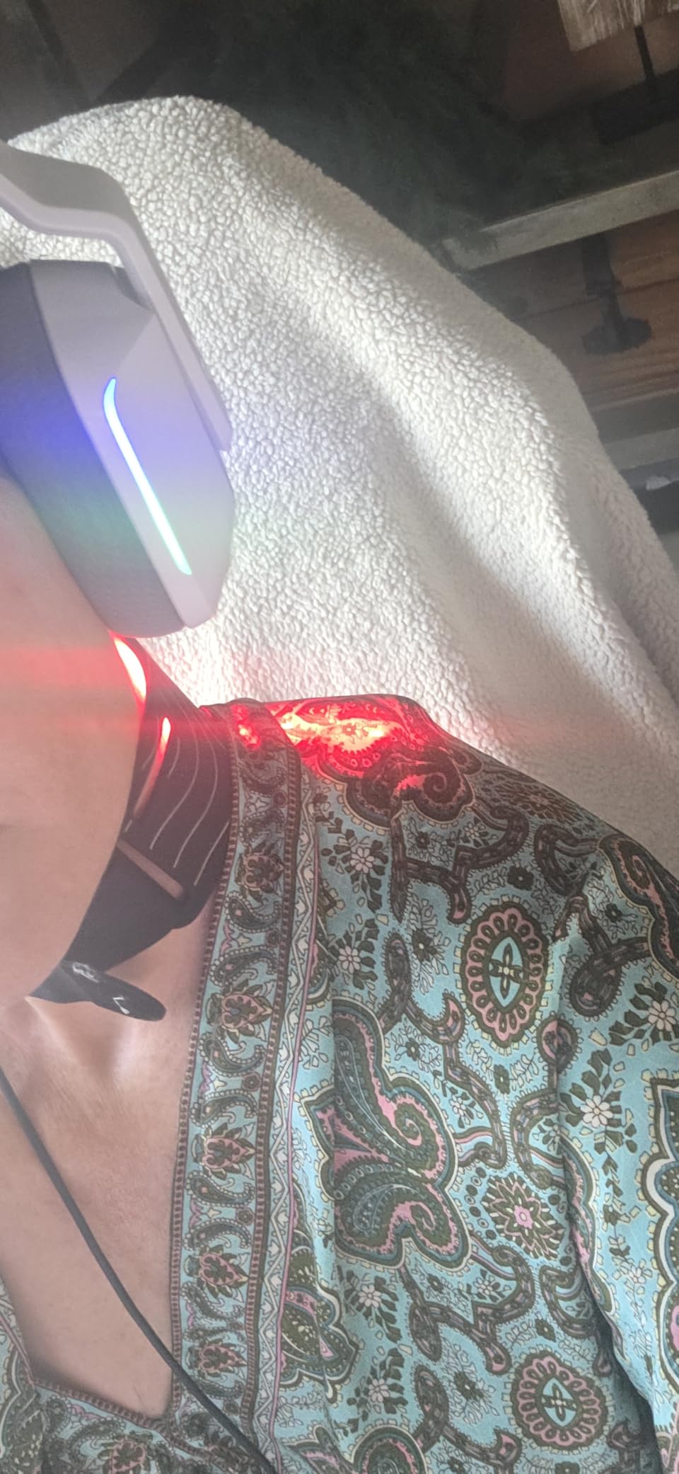 INIA Red Light Therapy Mask for Neck & Décolleté - 850nm NIR + 3 Light Modes for Anti-Aging, Firming & Radiant Glow - Red Light Skincare Device with 2600mAh Rechargeable Controller, 228 LED Chips customer photo 1