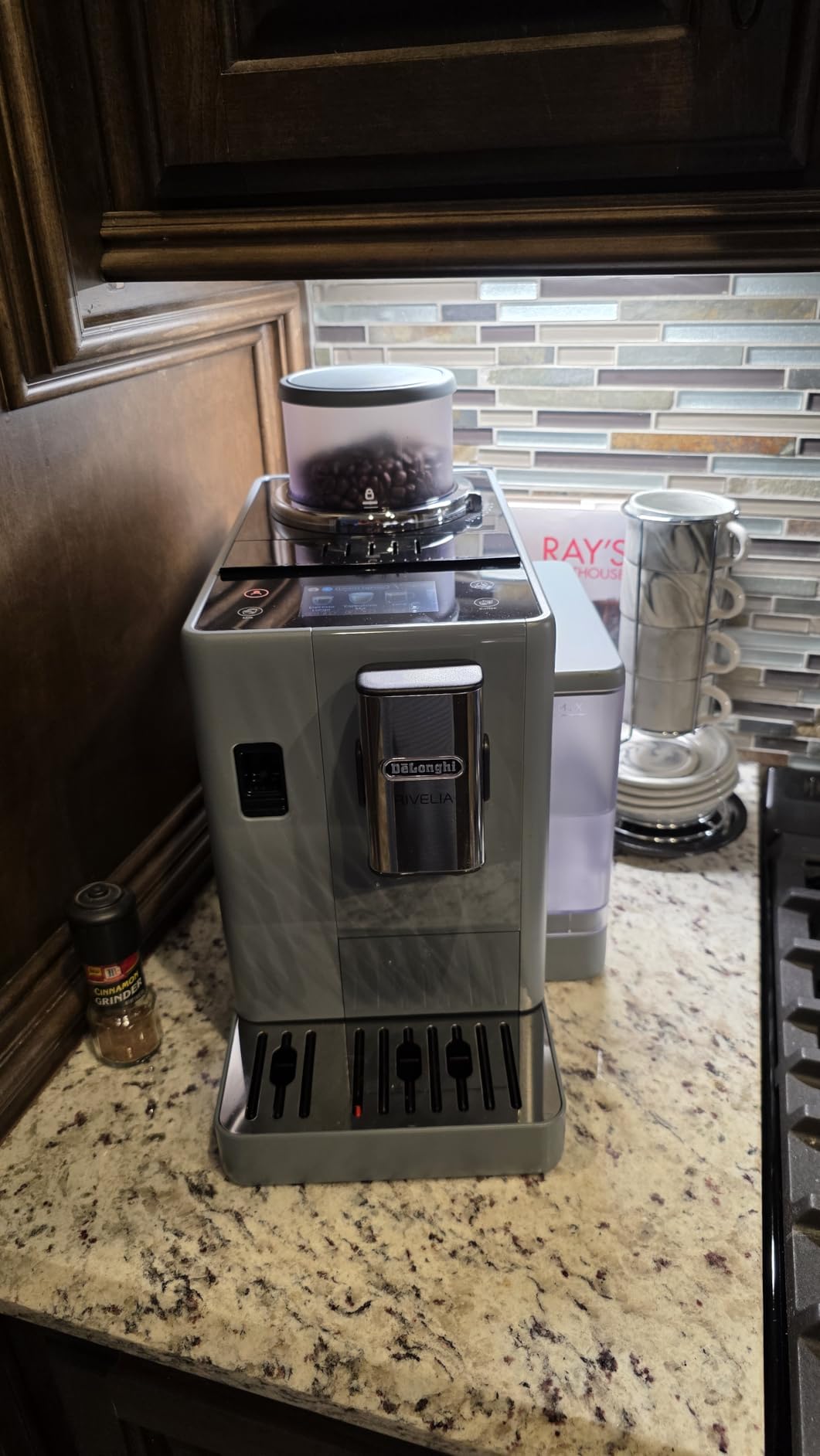 De'Longhi Rivelia Automatic Espresso Machine with Grinder & Milk Frother - All-in-One Coffee Maker, Hot & Iced Latte, Cappuccino, Bean Switch System, Burr Grinder, Compact Italian Design, Black customer photo 1