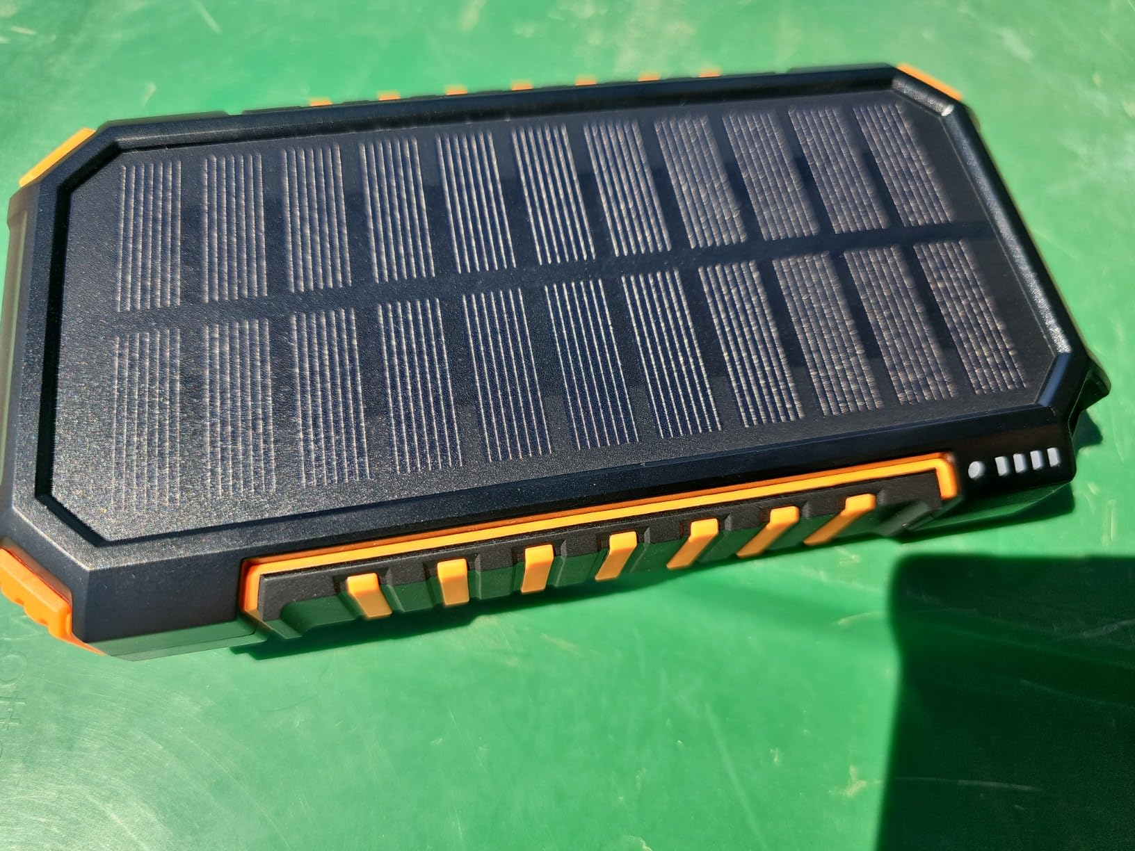 Hiluckey Solar Charger 25000mAh, Outdoor USB C Portable Power Bank with 4 Solar Panels, 3A Fast Charge External Battery Pack with 3 USB Outputs Compatible with Smartphones, Tablets customer photo 1
