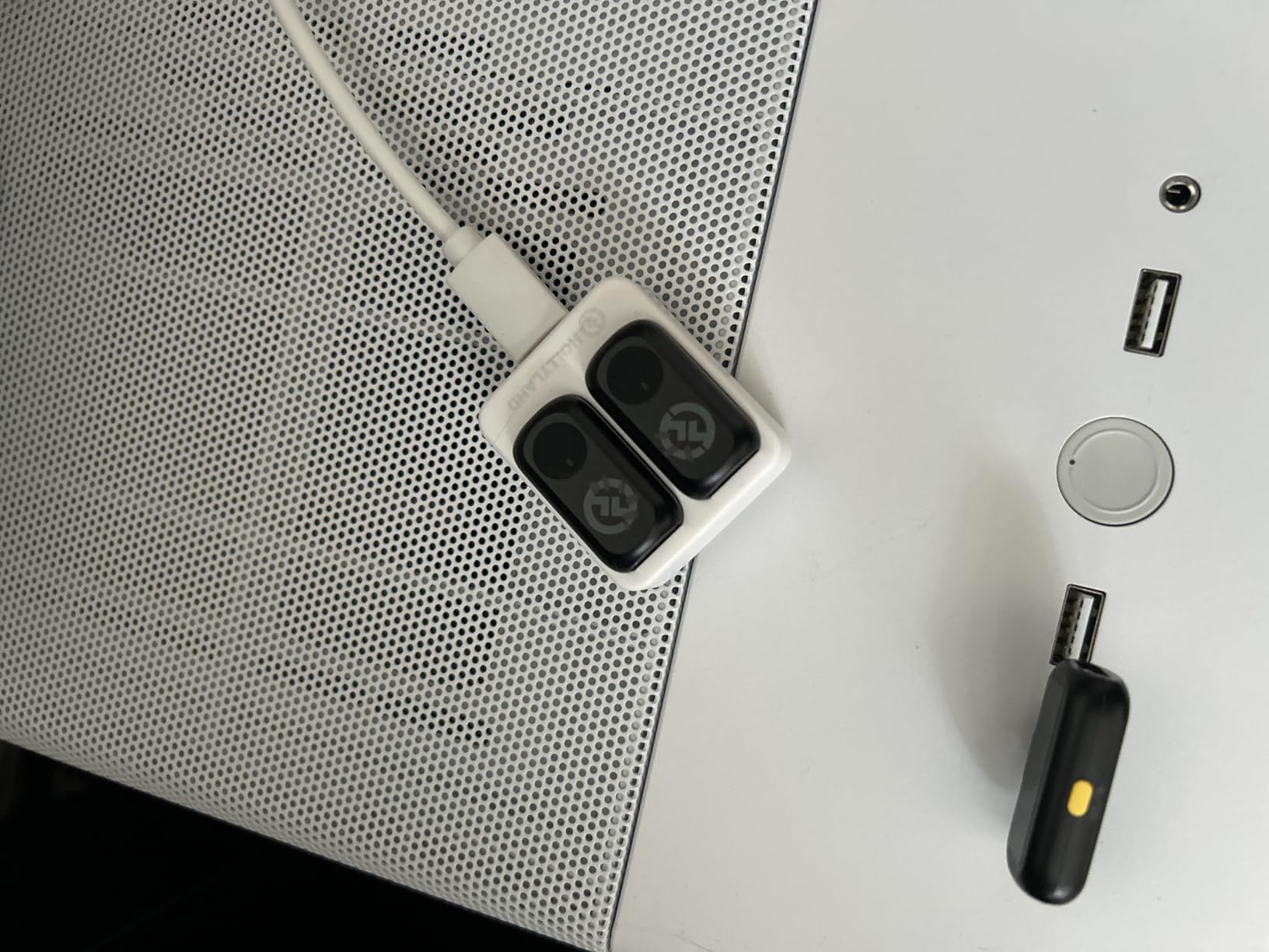 Hollyland Lark A1 Wireless Microphone for iPhone & Android, 48kHz/24-bit Studio Audio, 3-Level Noise Cancellation, 200m Range, Magnetic Mini Mic for Video Recording & Live Streaming (2TX + USB-C RX) customer photo 2