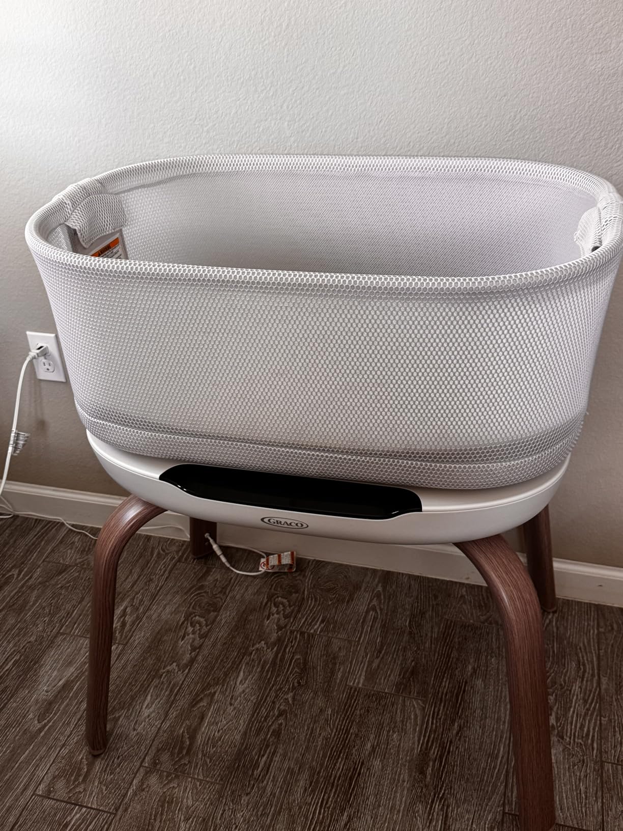 Graco SmartSense Soothing Baby Bassinet - Smart Newborn Bassinet Detects and Automatically Responds to Baby's Cries - for Newborn Babies to 6 Months customer photo 1