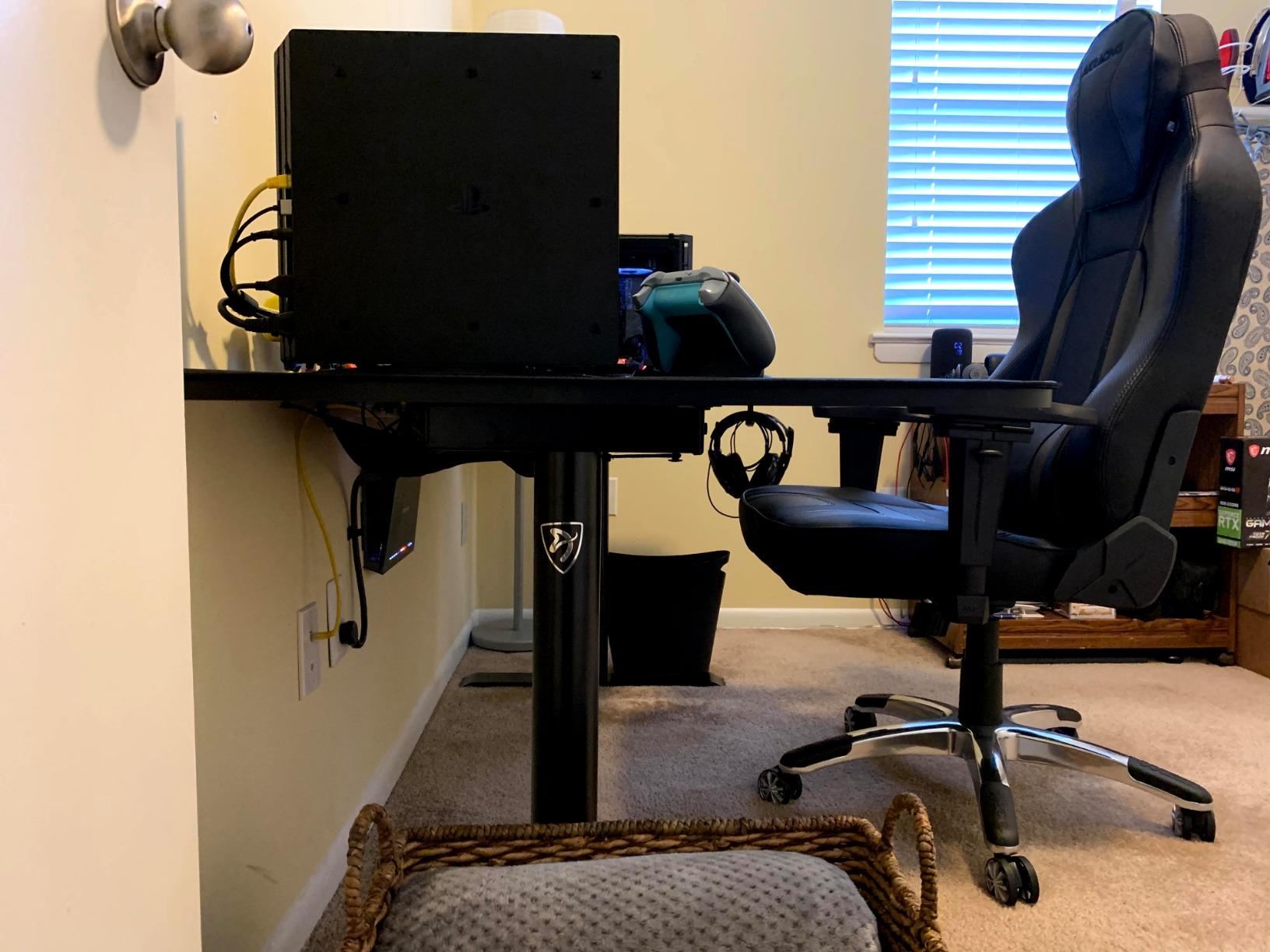 Arozzi Arena Small Pure Black Gamer Desk - 45x28