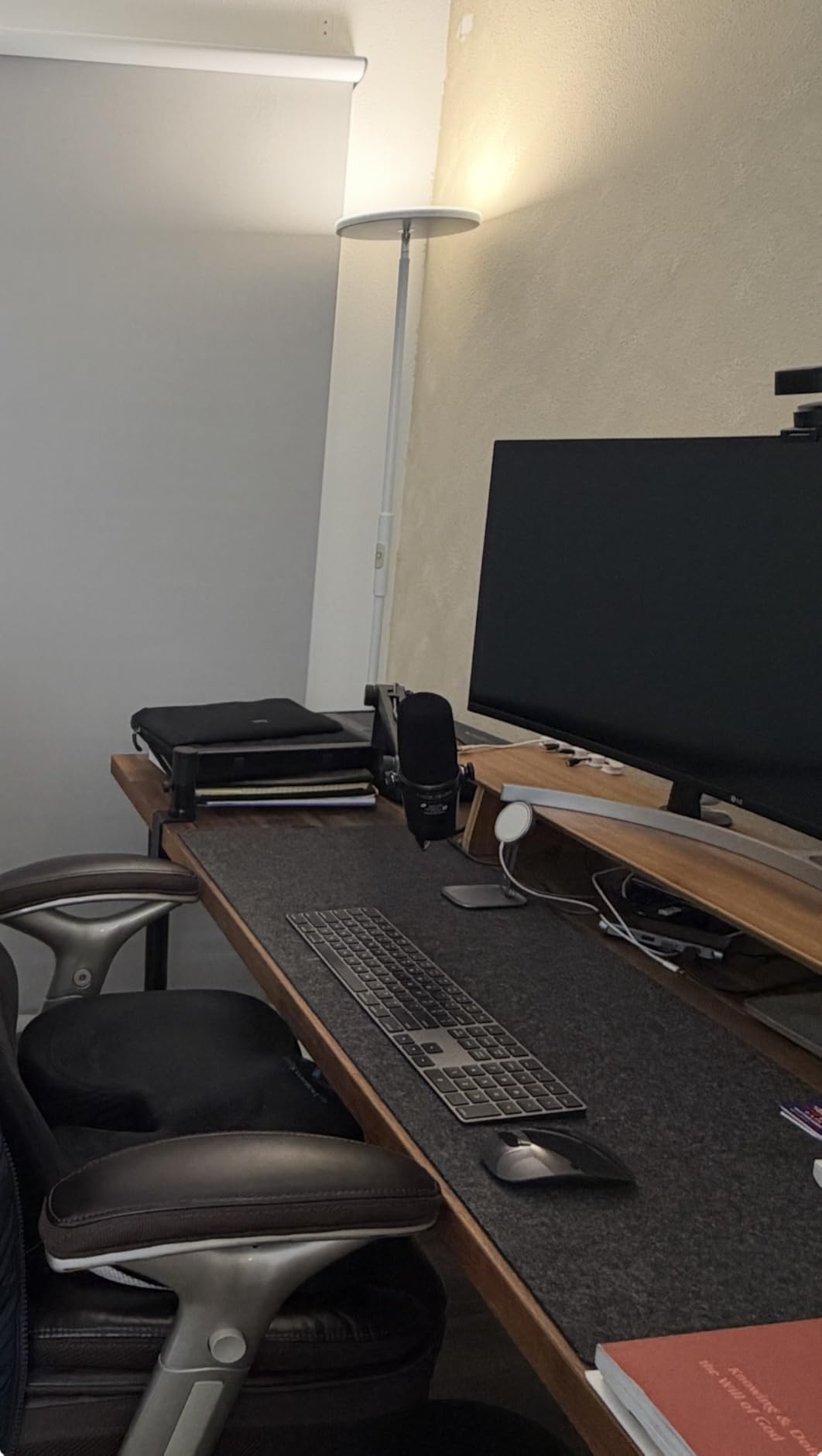 Low Profile Boom Arm (Design for Heavy Mic) 6.6lbs Load Capacity, Stable Gear Lock Structure Never Sags, Metal Microphone Stand Desk Mount for Shure SM7B MV7+, Blue Yeti,Rode PodMic customer photo 1