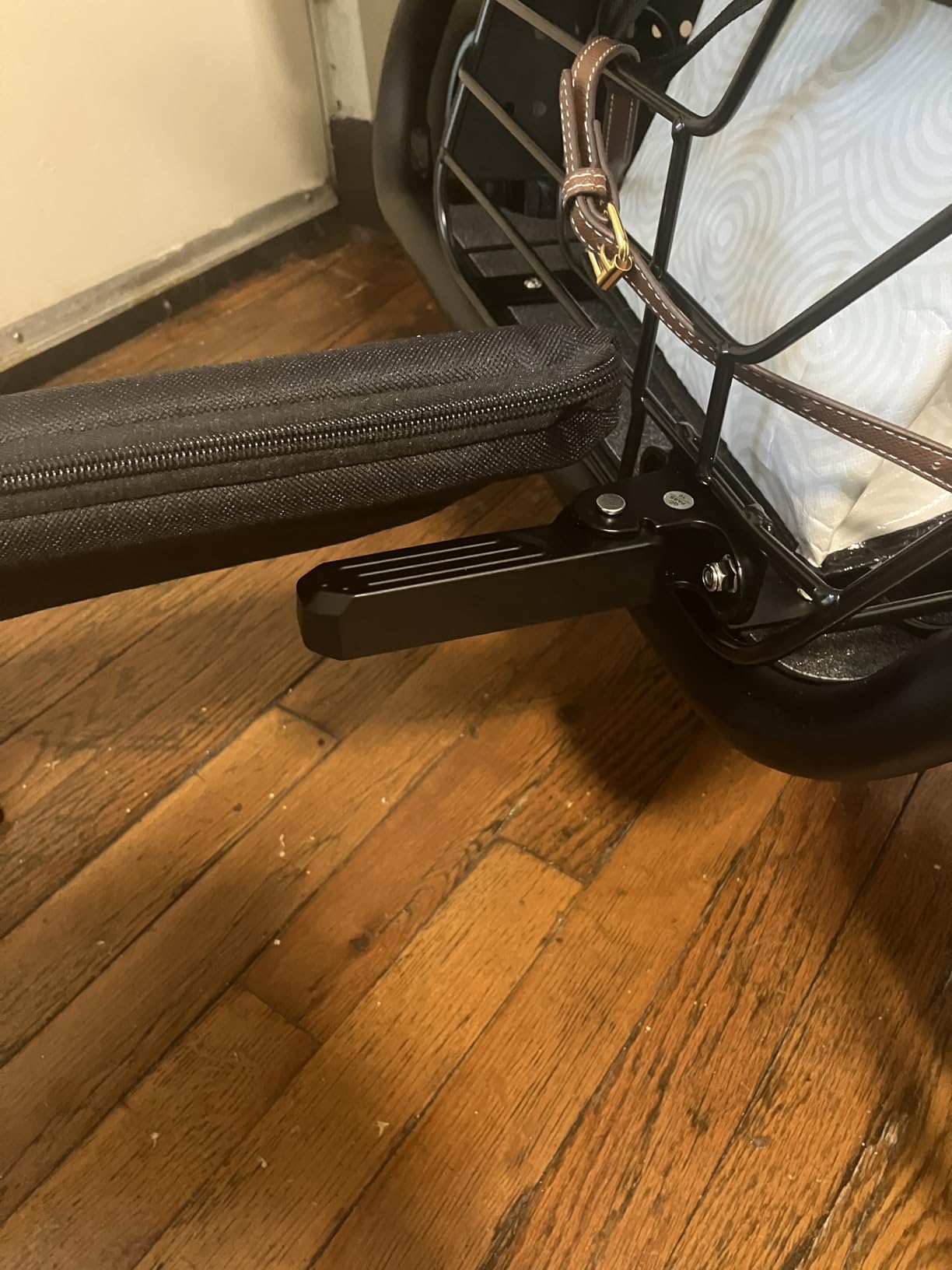 URBANMAX Electric Scooter with Seat, 550W Motor, 18.6MPH Top Speed, 20 Miles Range, Adults Electric Scooter with Large Storage Basket for Pets Dogs and Items，C1S-V1 customer photo 2