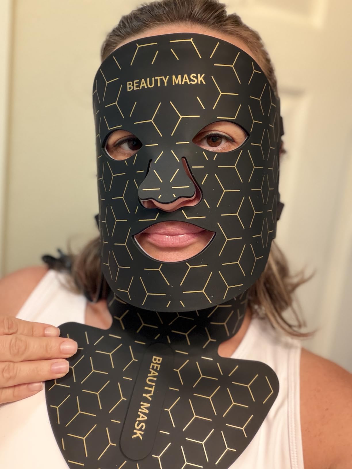 Red Light Therapy for Face & Neck, Red Light Mask with 850nm NIR, 7-1 Colors LED Light Therapy mask, Rechargeable LED Face & Neck Mask for Anti-Aging, Skin Firming & Radiant Glow at Home customer photo 1