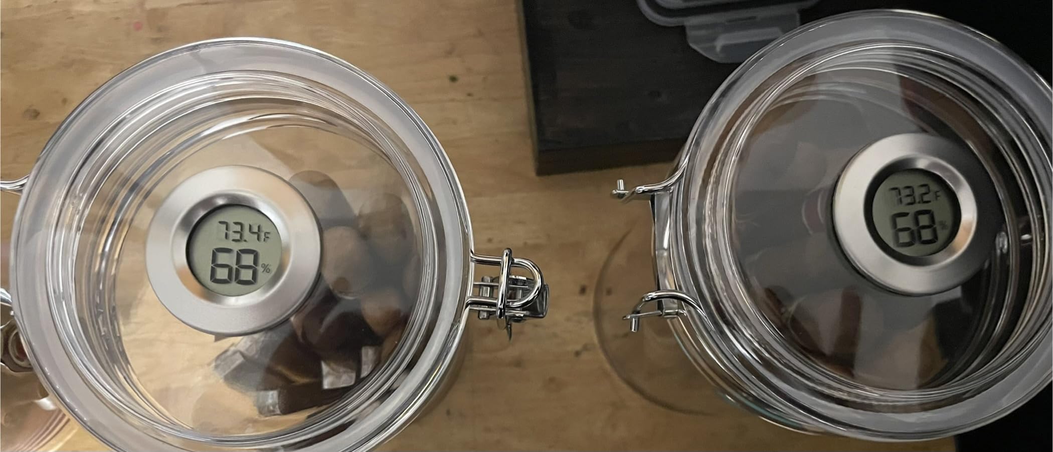 XIFEI Acrylic Humidor Jar with Digital Hygrometer, Tall Design Storage Case Fits Long Cigar, Humidifier & Spanish Cedar Wood Veneer, Portable Travel Humidor for 15-20 Cigars customer photo 2