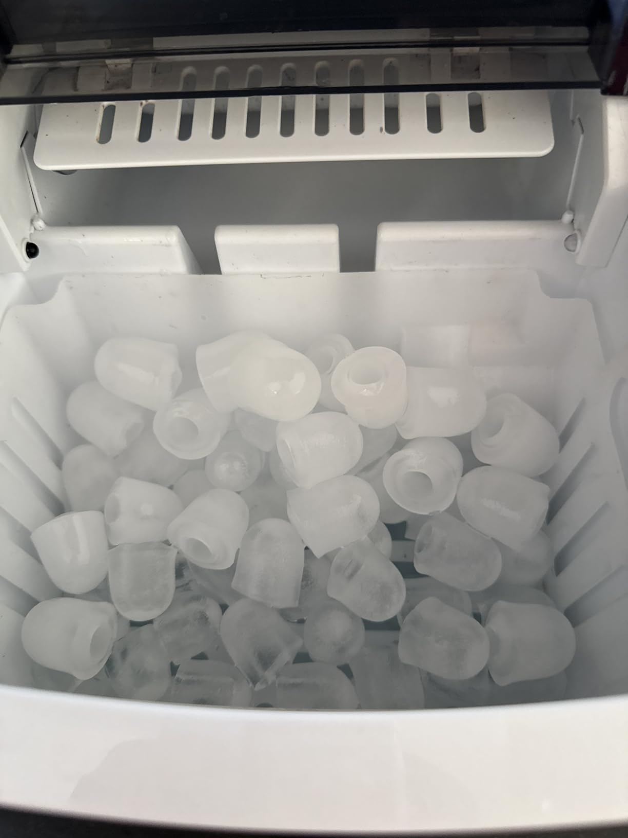 Silonn Ice Maker Countertop with Expandable 2.5L Ice Basket & 1.8L Water Tank, 9 Bullet Ice Cubes in 6 Mins, Portable Ice Maker with LED Touch Control, Self-Cleaning, 2 Ice Sizes for Home Kitchen customer photo 1