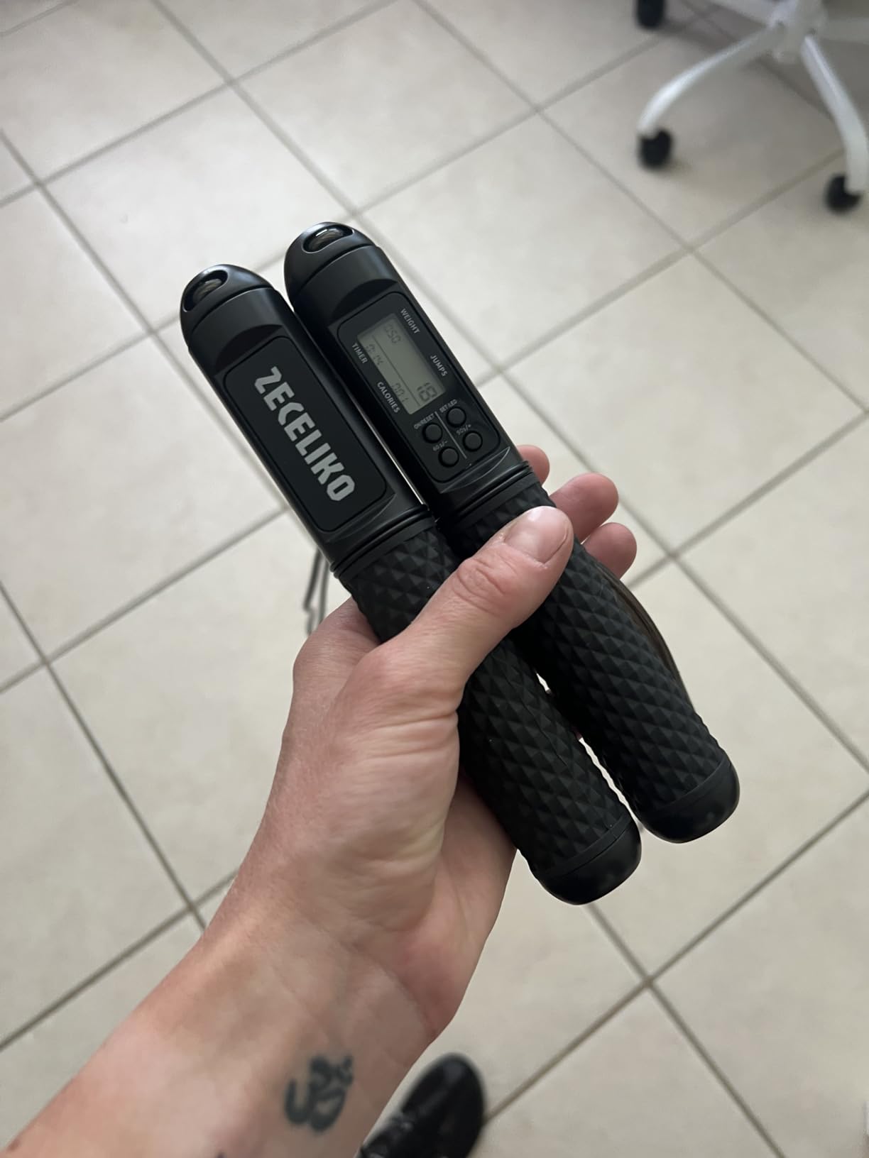 Smart Jump Rope with LED Display and Jump Counter, Weighted Cordless Design for Home Gym & HIIT, Adjustable Steel Wire for Fitness, Tracks Jumps, Calories & Time, for Men, Women & Kids customer photo 2